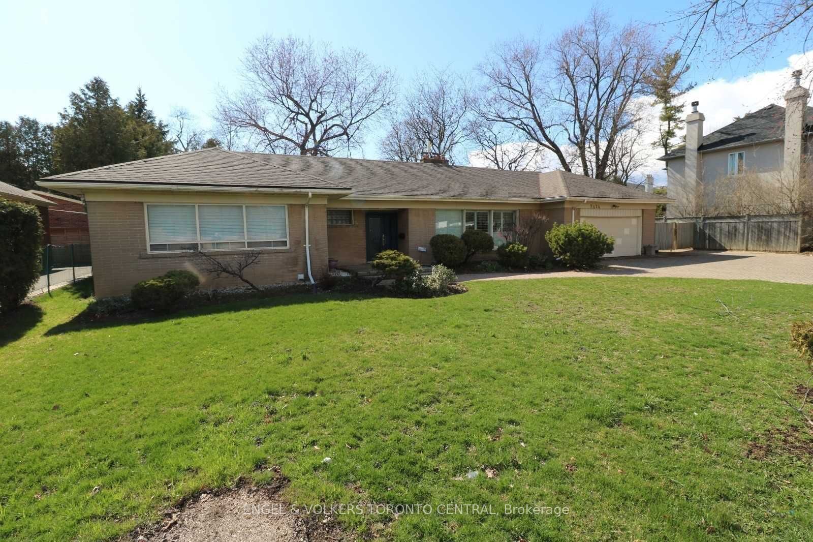 2424 Bayview Ave Property Photo 1
