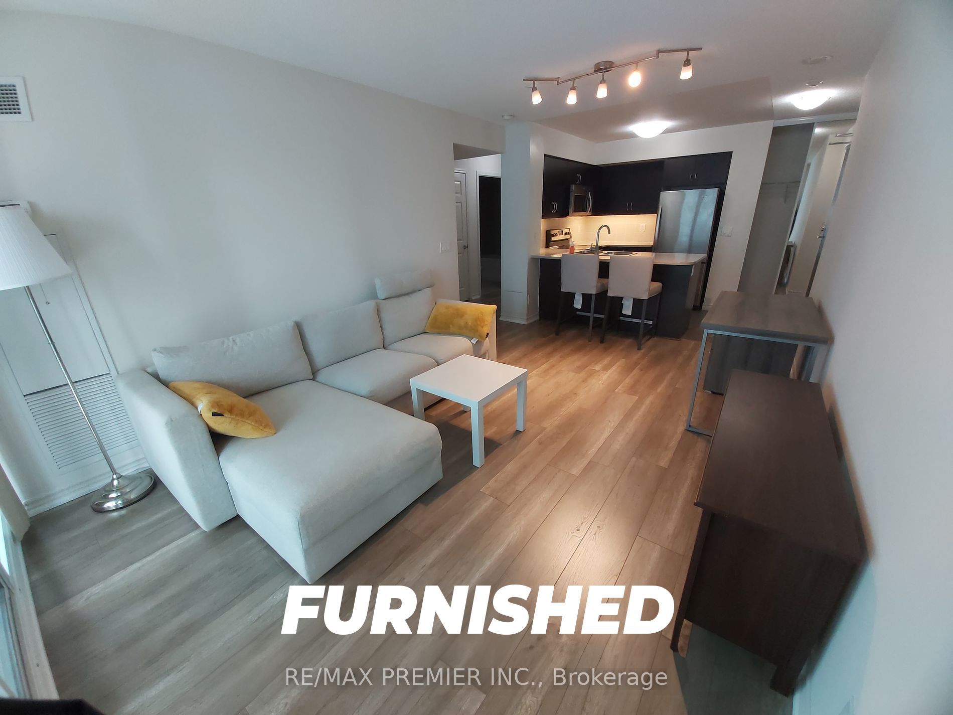 19 Grand Trunk Cres 6 Property Photo 1