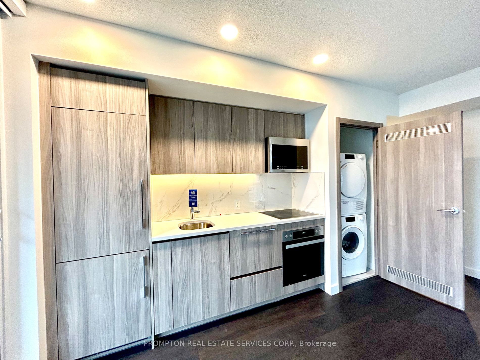 38 Widmer St 6 Property Photo 3