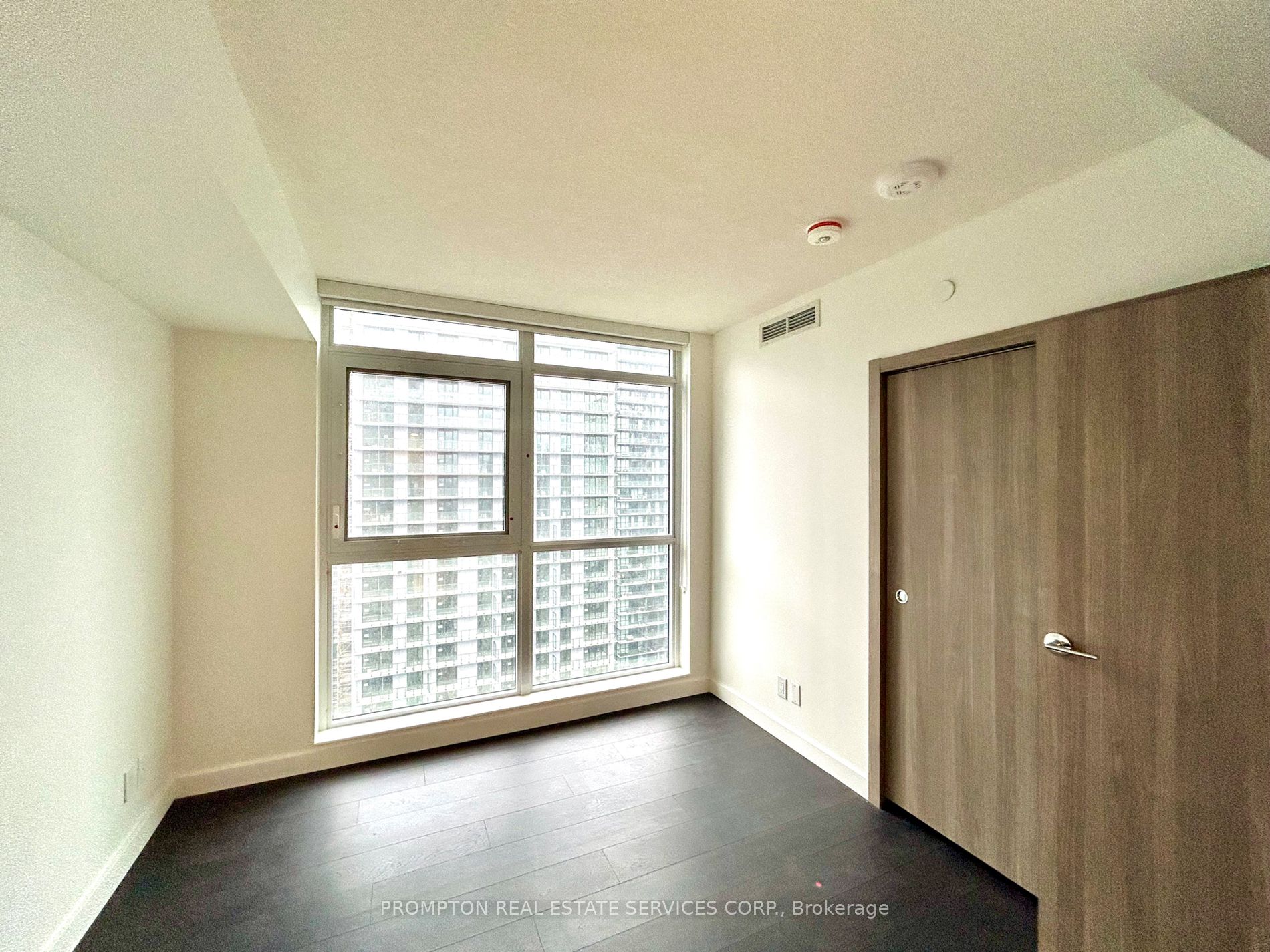 38 Widmer St 6 Property Photo 4