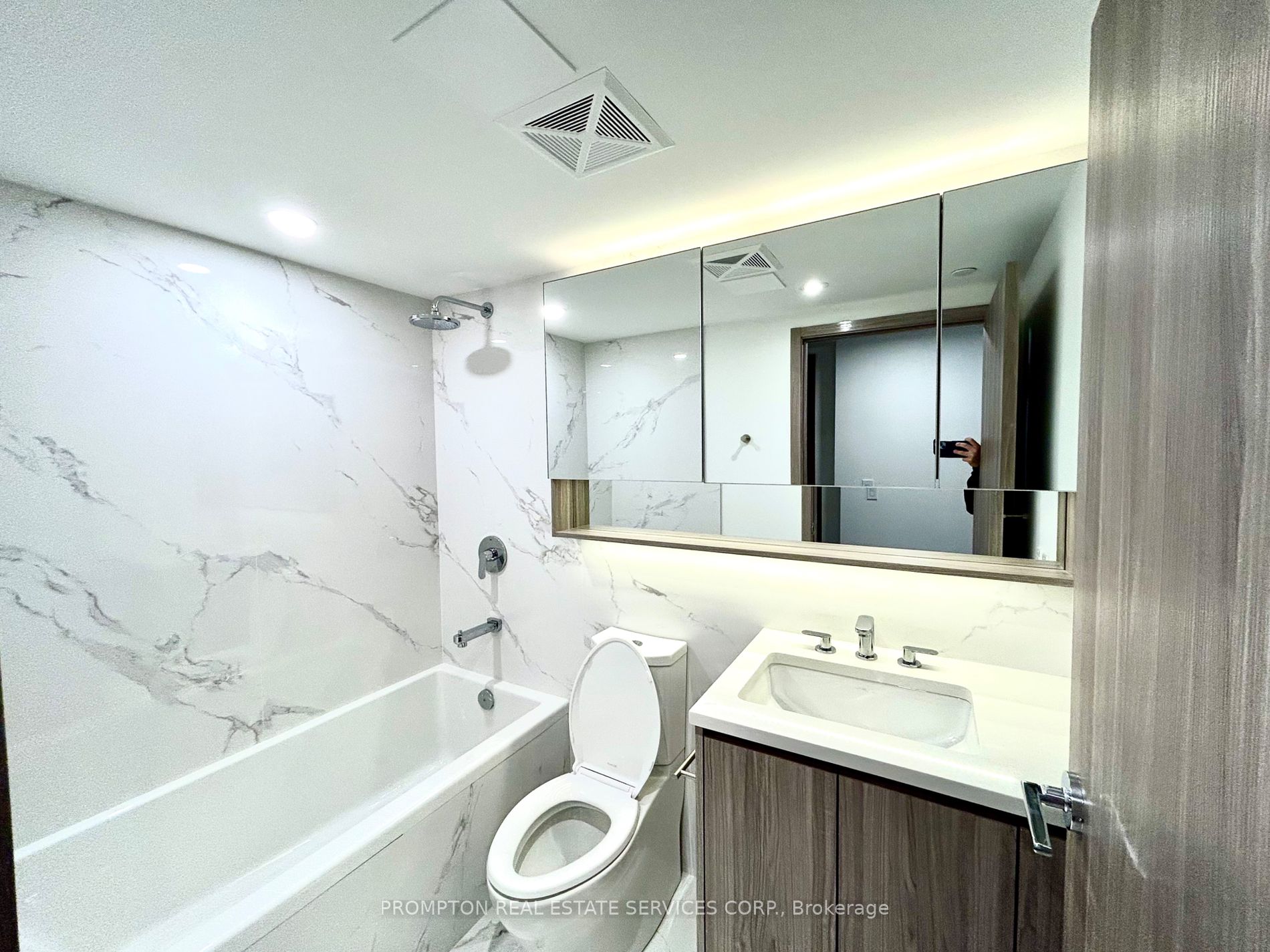 38 Widmer St 6 Property Photo 5
