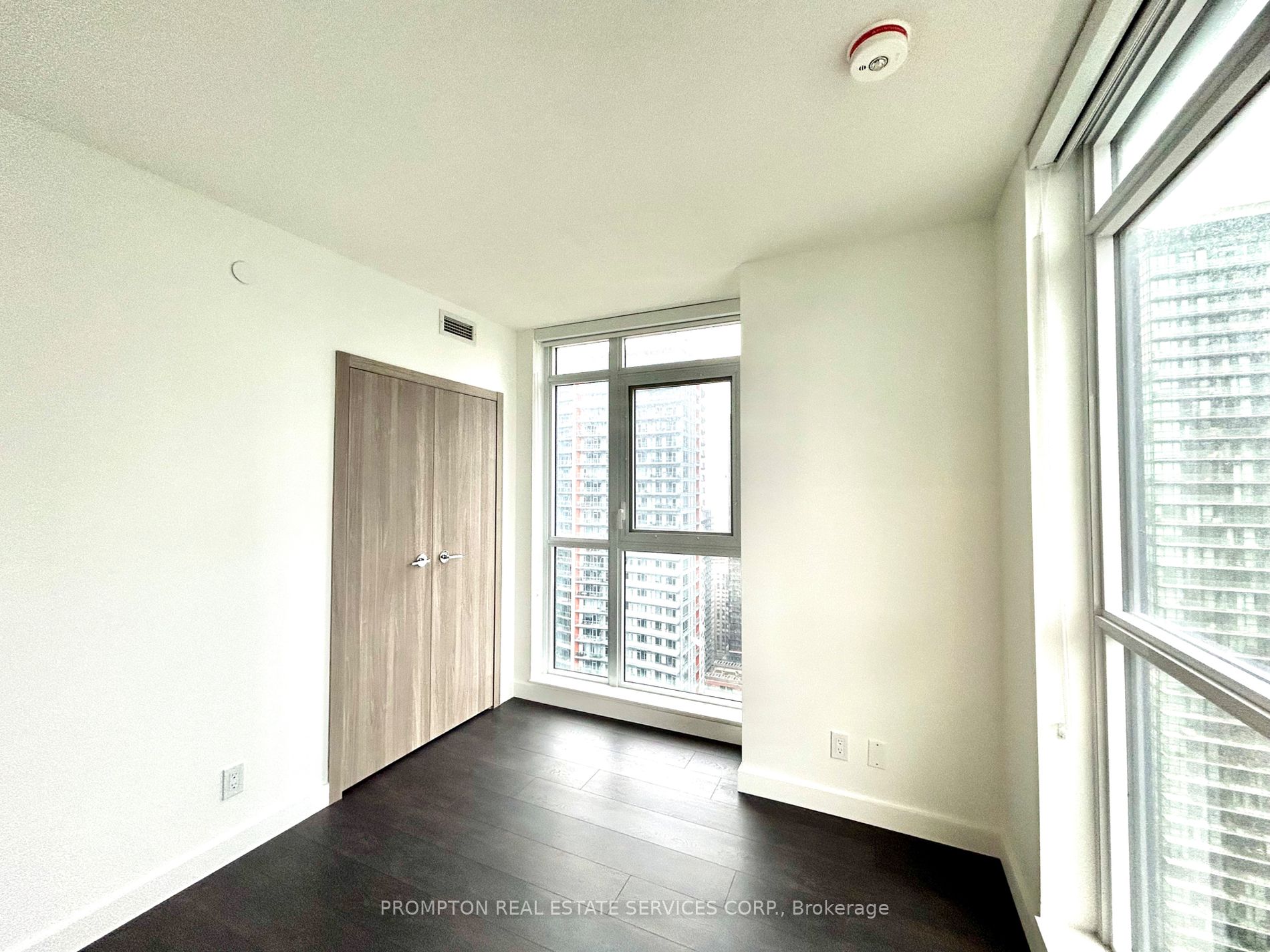 38 Widmer St 6 Property Photo 6