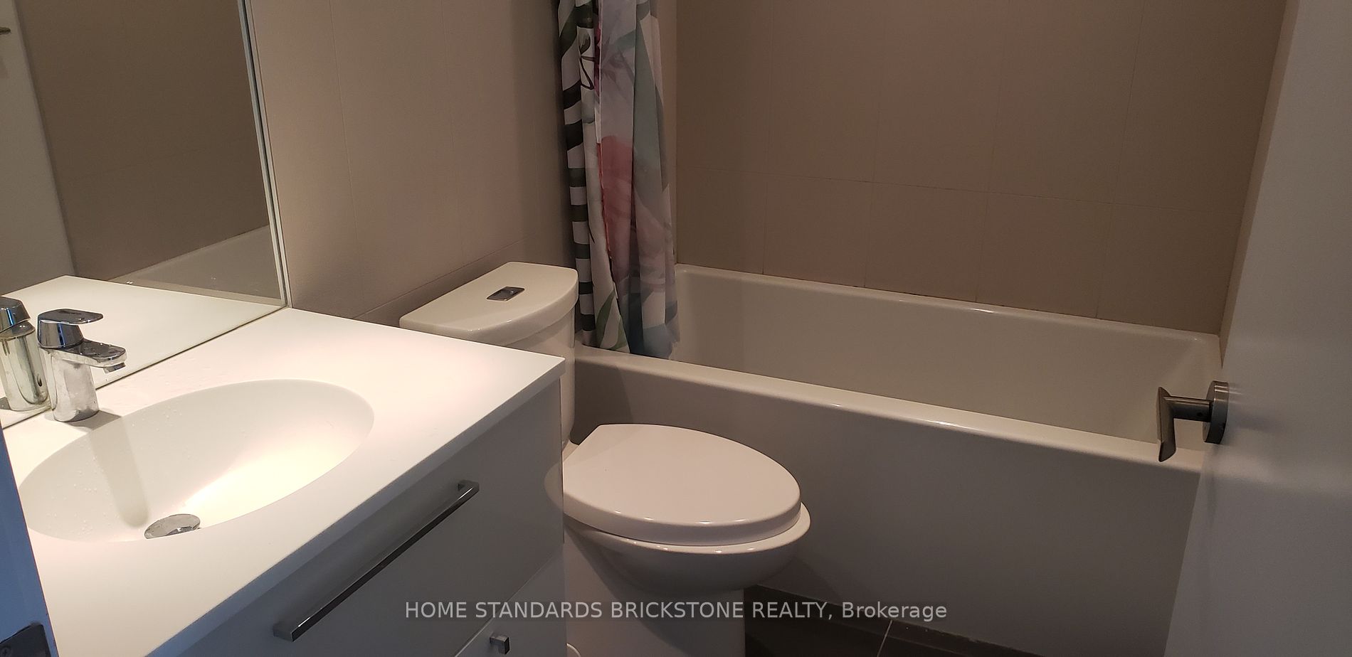 15 Grenville St 2 Property Photo 5