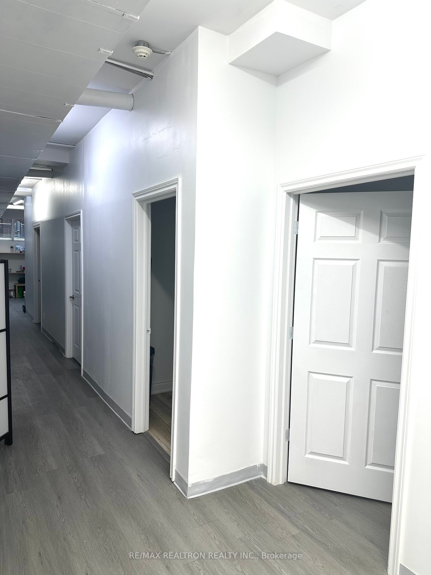 504 Yonge St Property Photo 7
