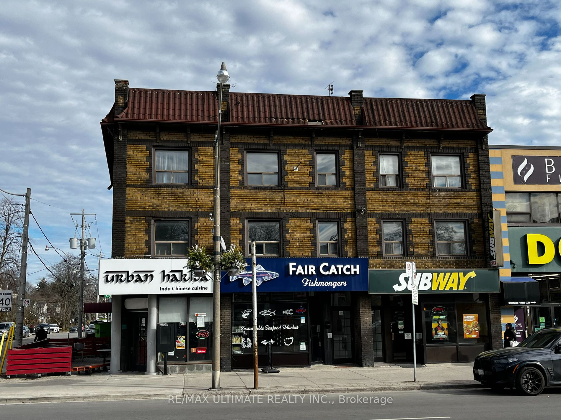 3295* Yonge St Property Photo 3