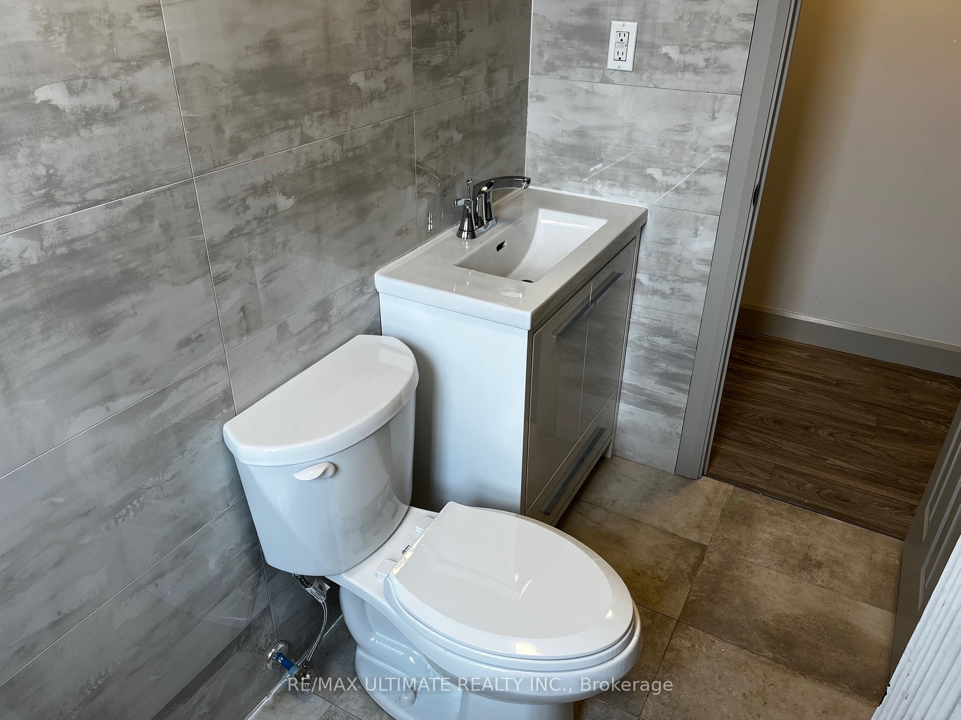 3295* Yonge St Property Photo 24