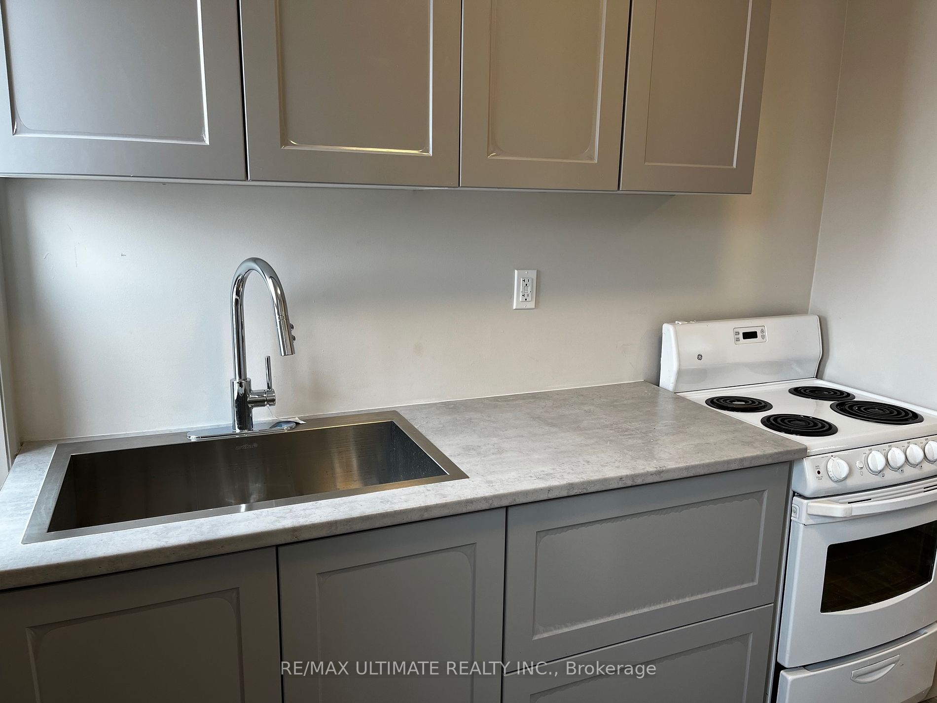 3295* Yonge St Property Photo 27