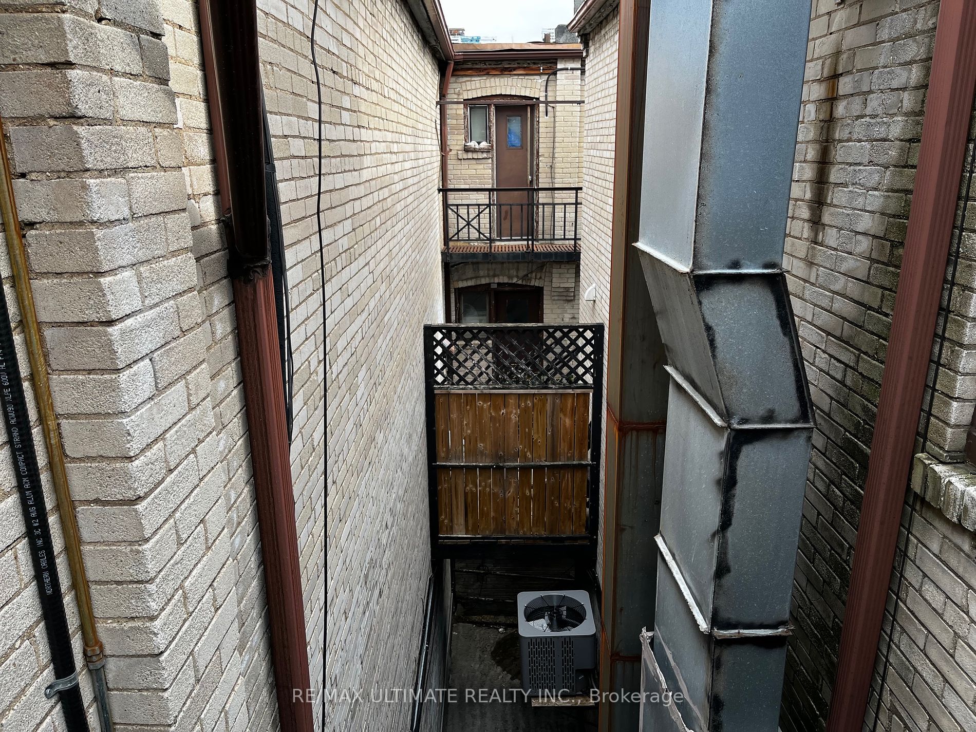 3295* Yonge St Property Photo 37