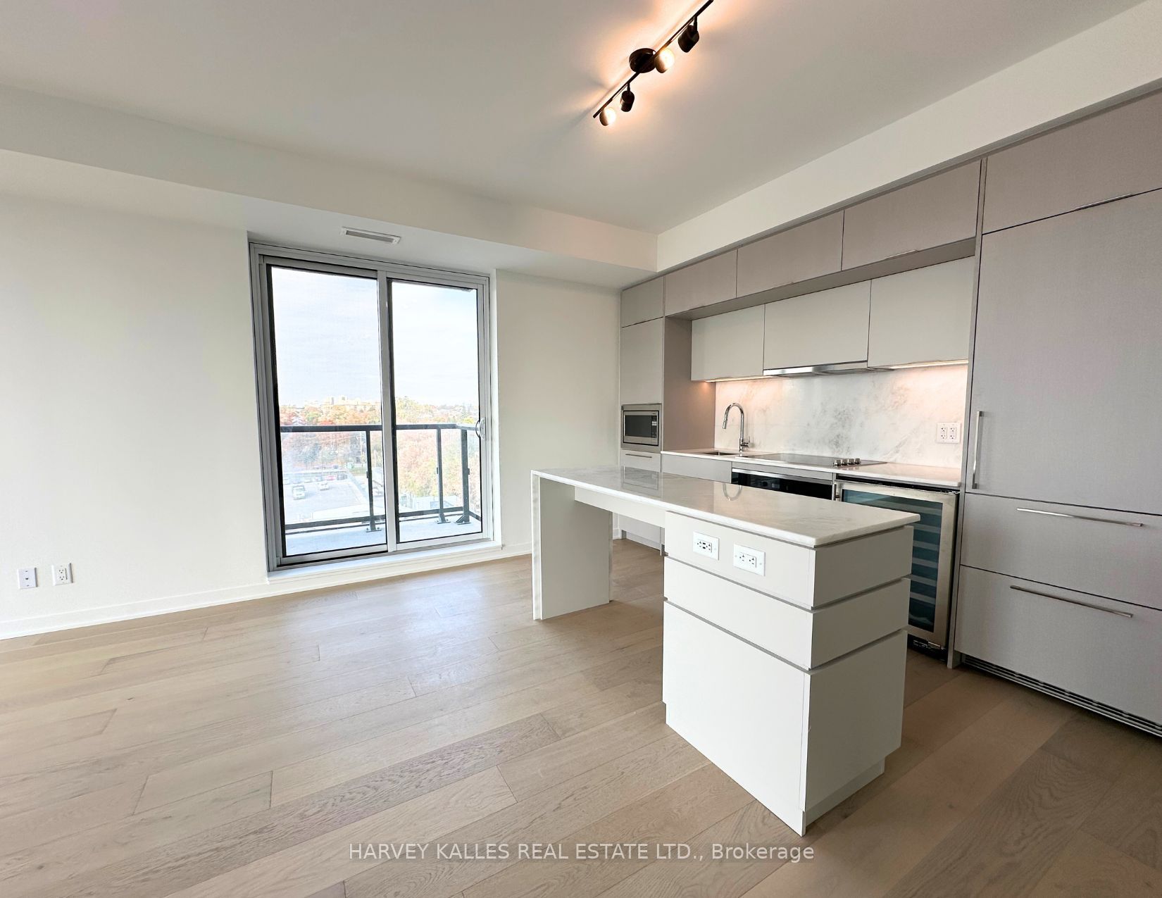 900 St Clair Ave W 01 Property Photo 1