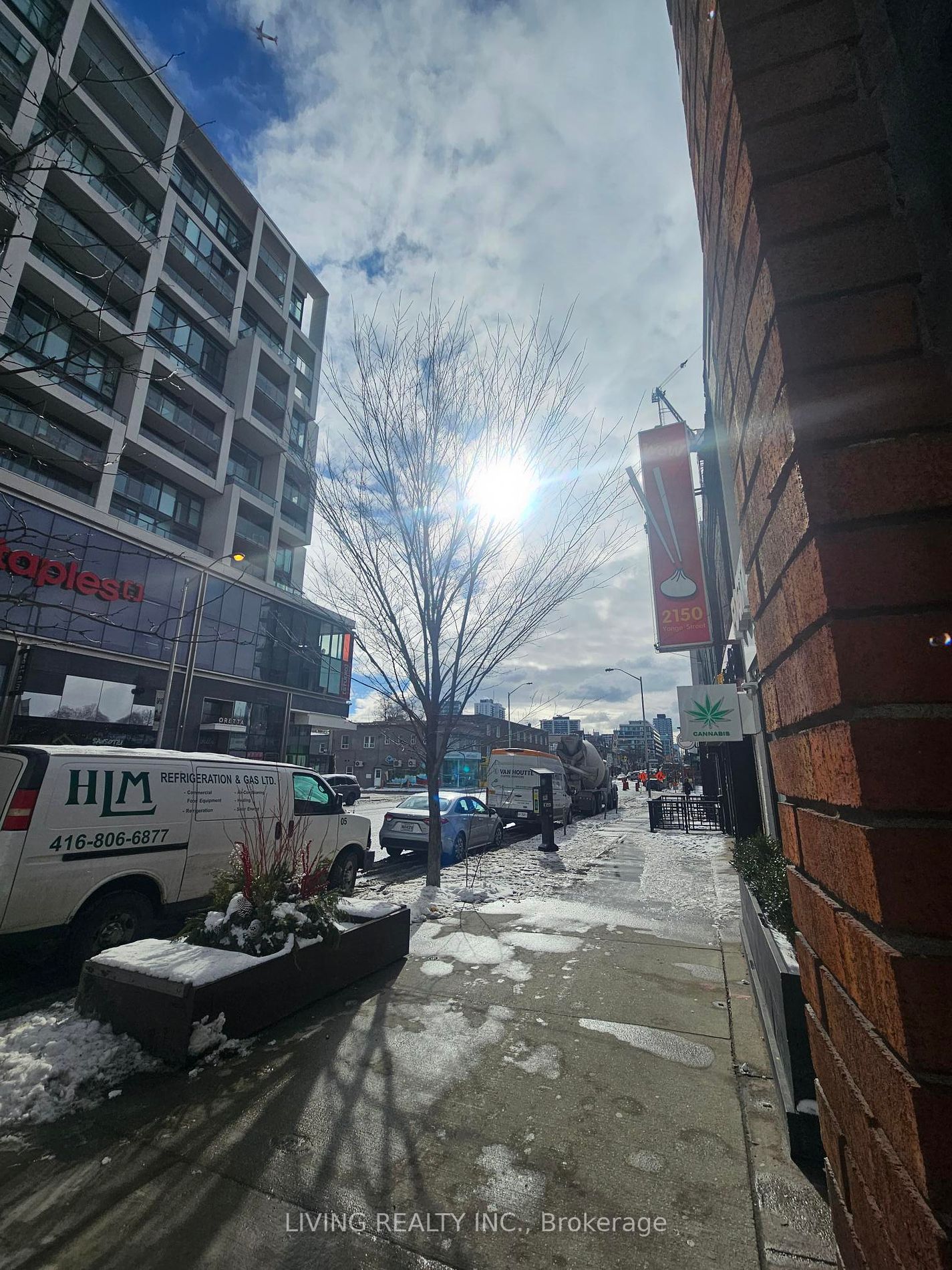 2156 Yonge St Property Photo 6
