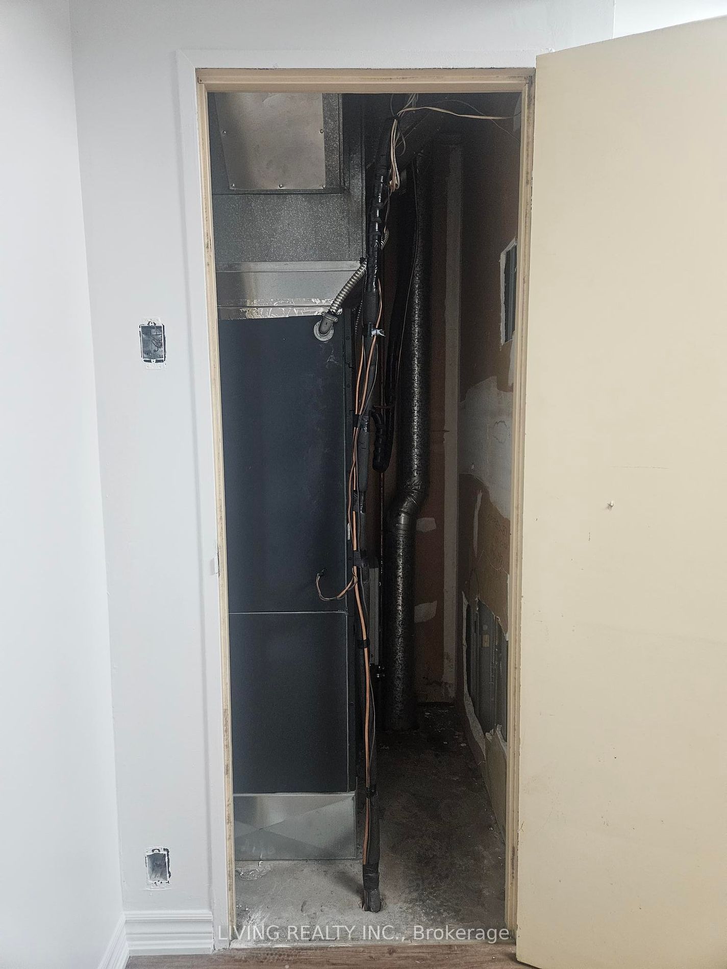2156 Yonge St Property Photo 15