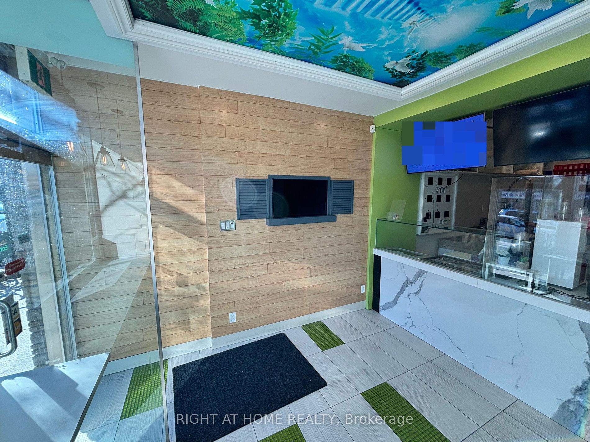 756 Dundas St W Property Photo 4