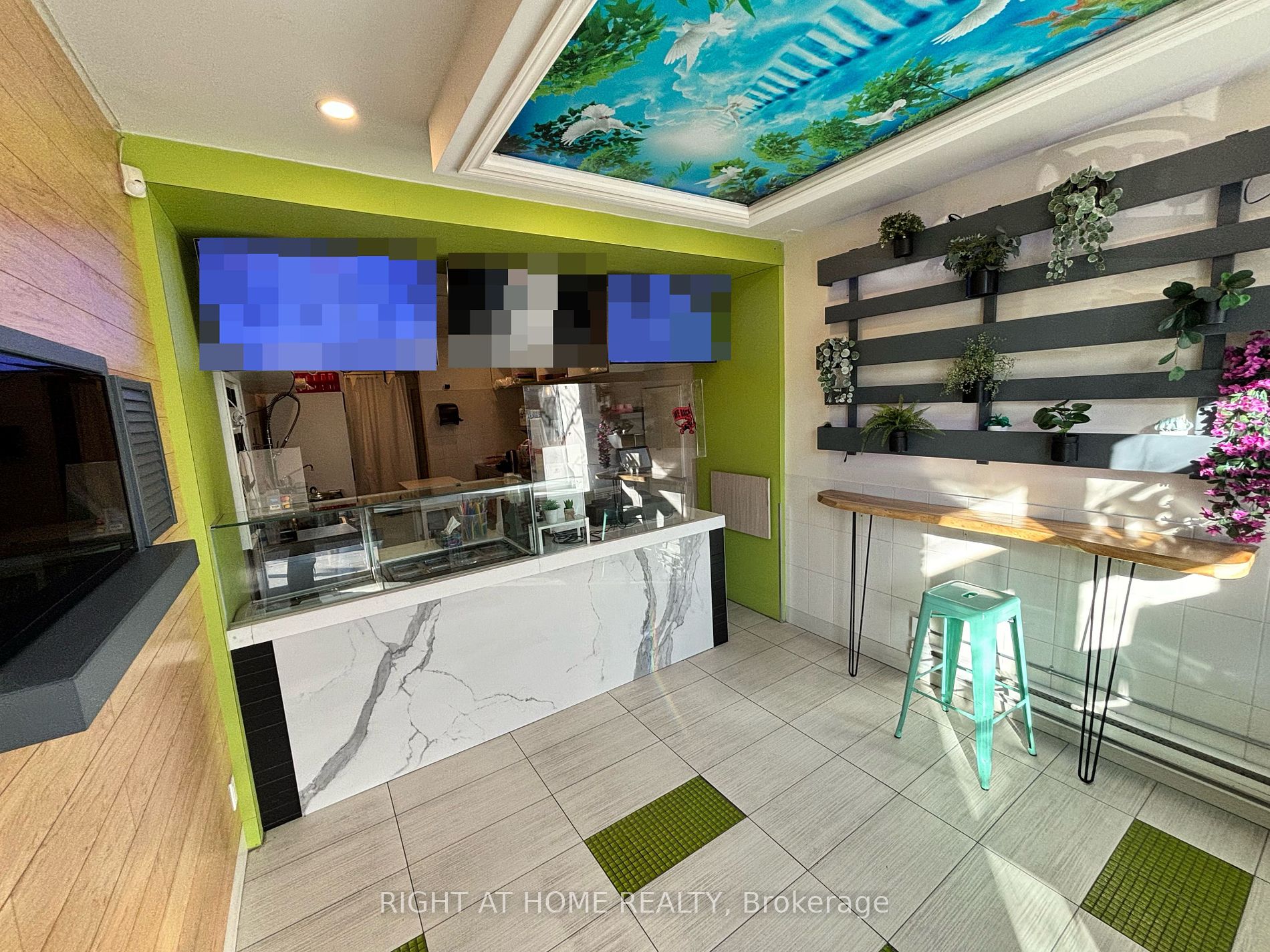 756 Dundas St W Property Photo 5