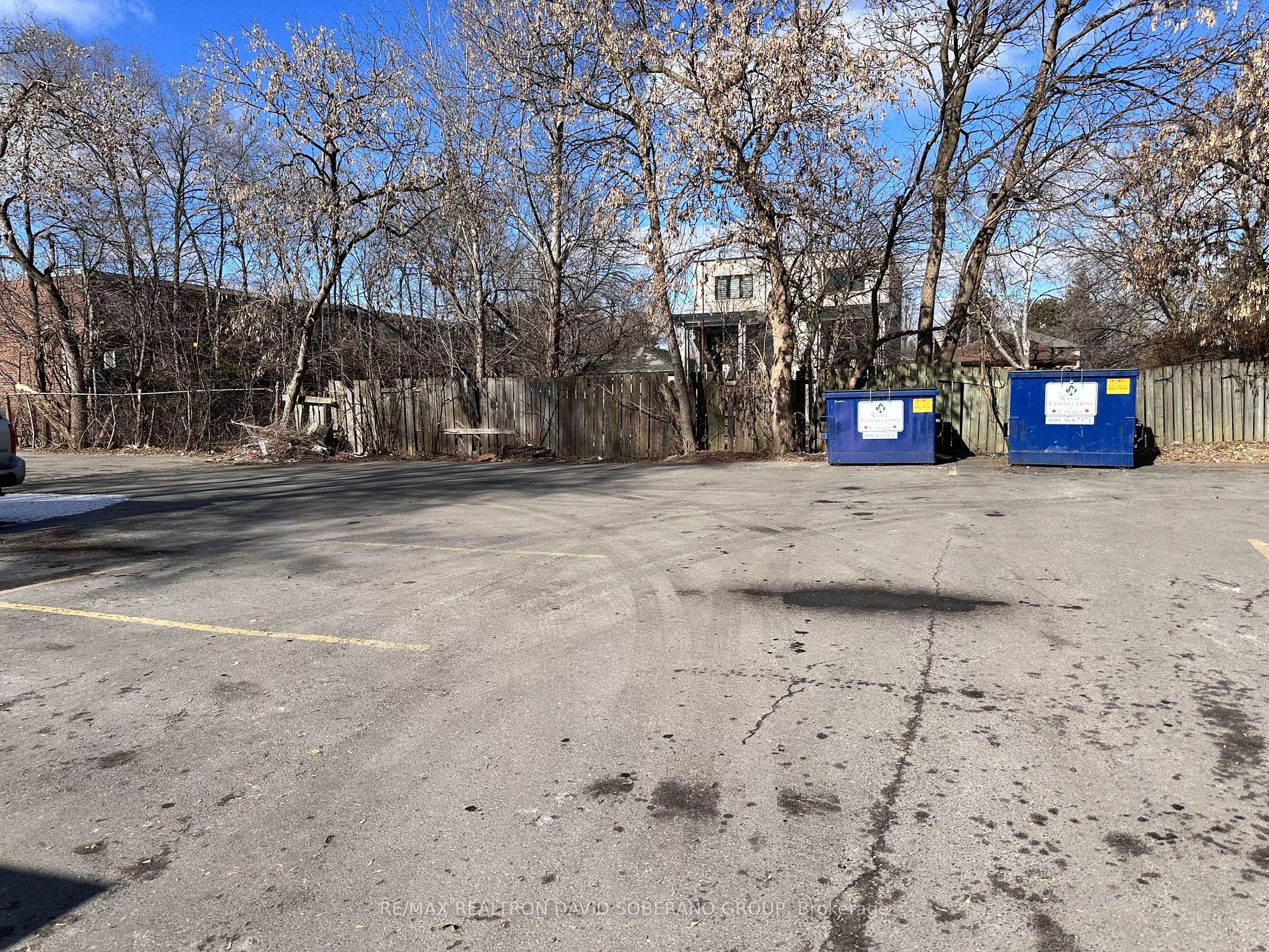 818 Sheppard Ave W Property Photo 2