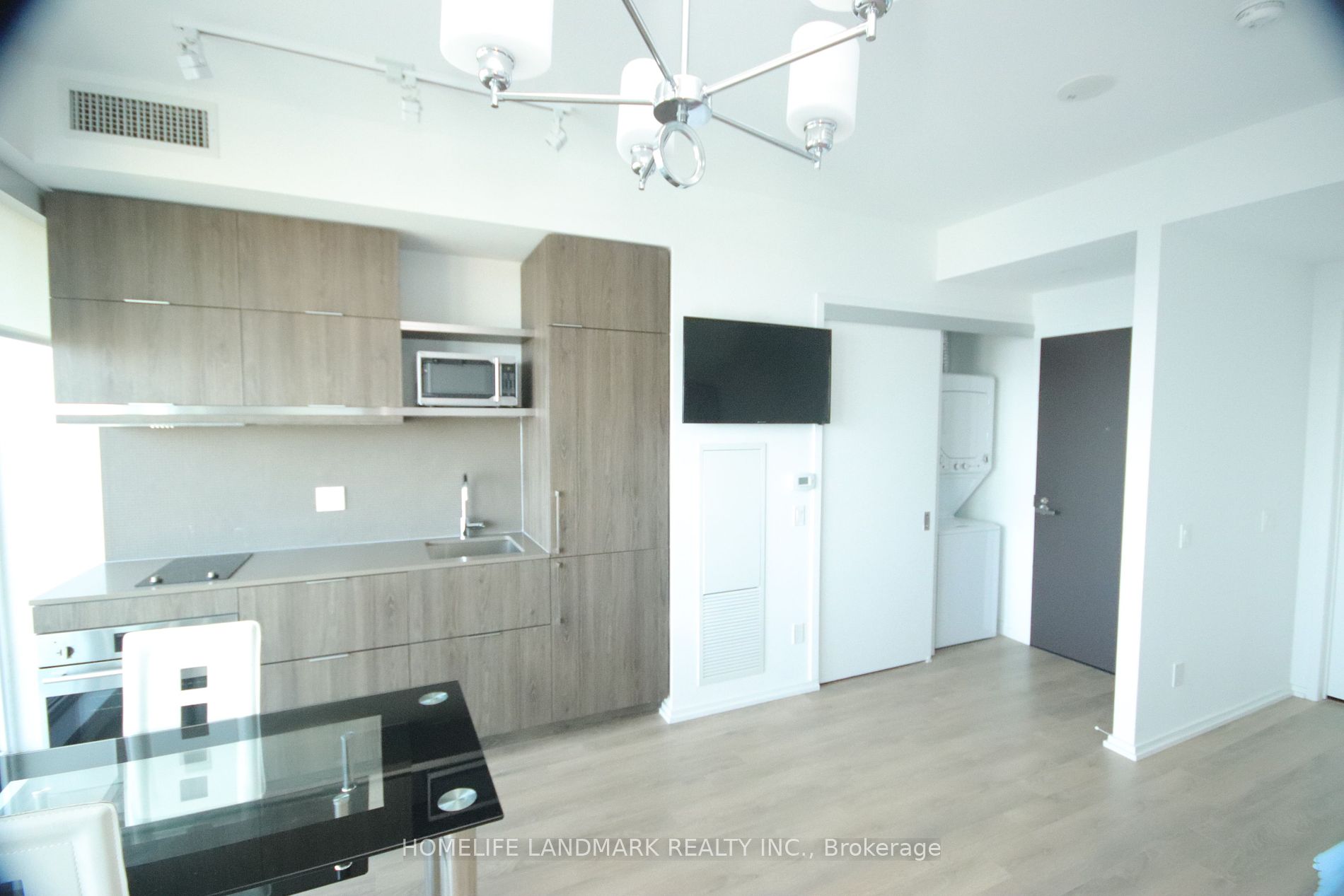 197 Yonge St 08 Property Photo 9