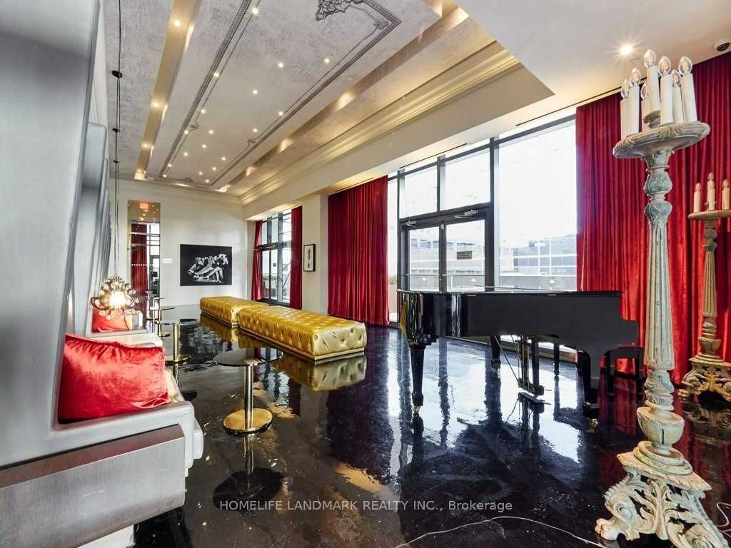 197 Yonge St 08 Property Photo 12