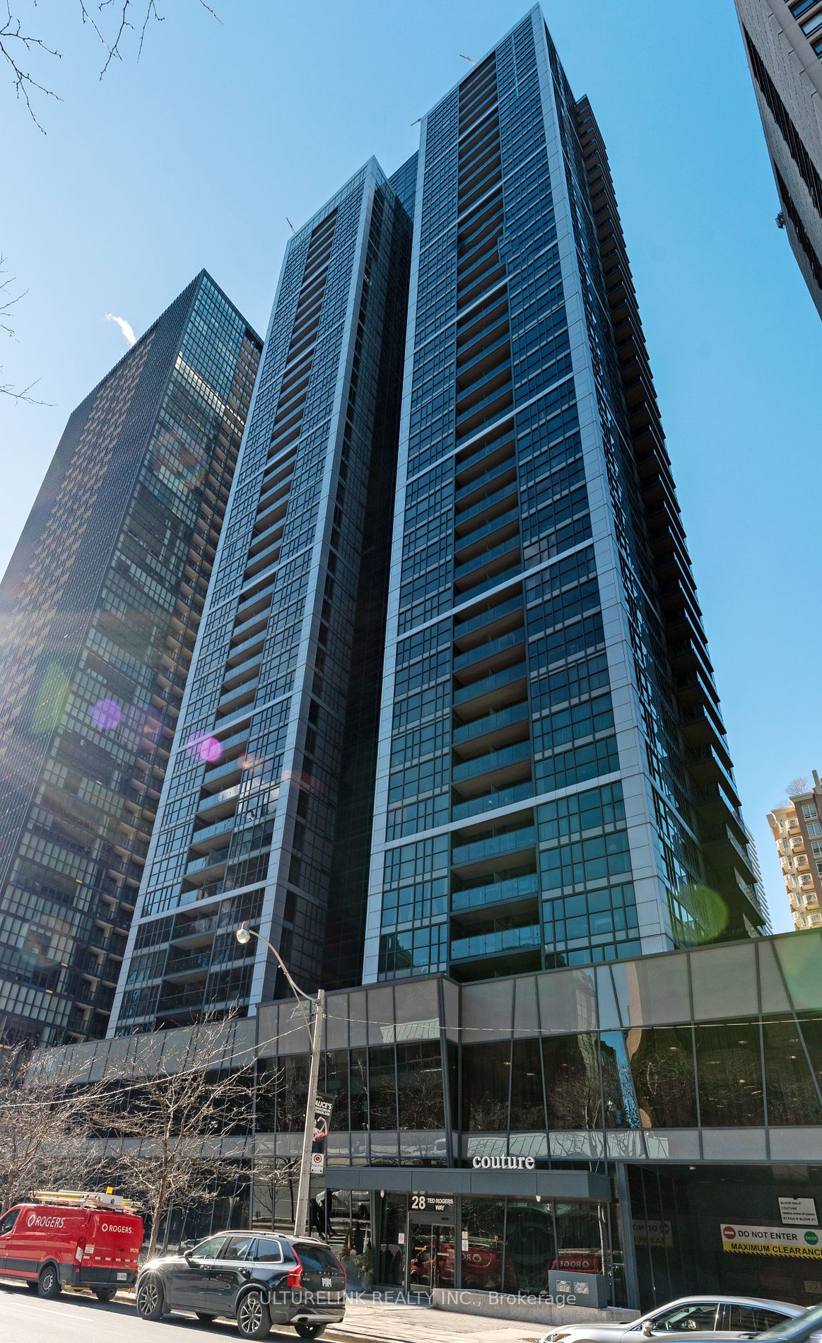 28 Ted Rogers Way 07 Picture