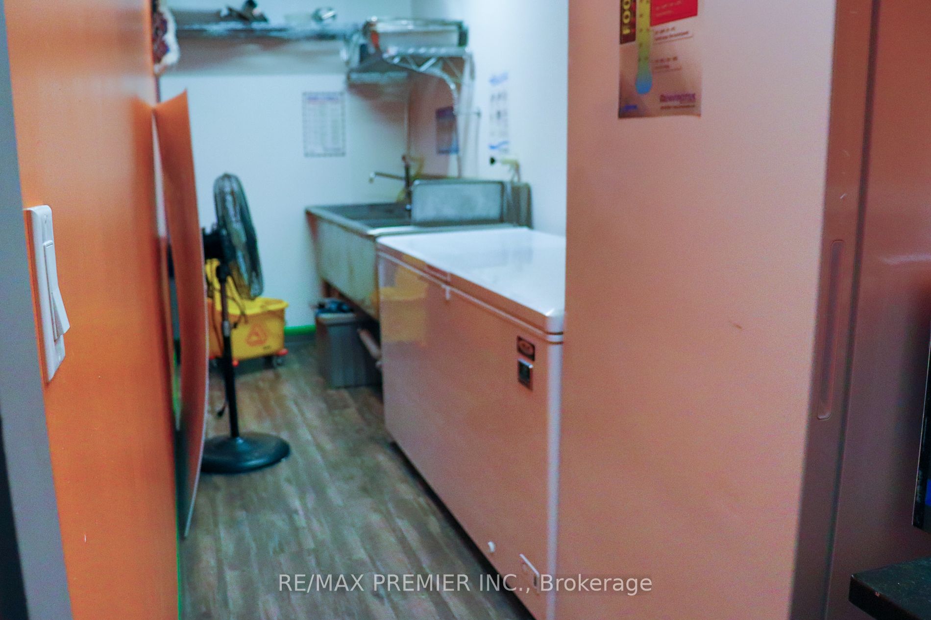 132 Dundas St E Property Photo 23