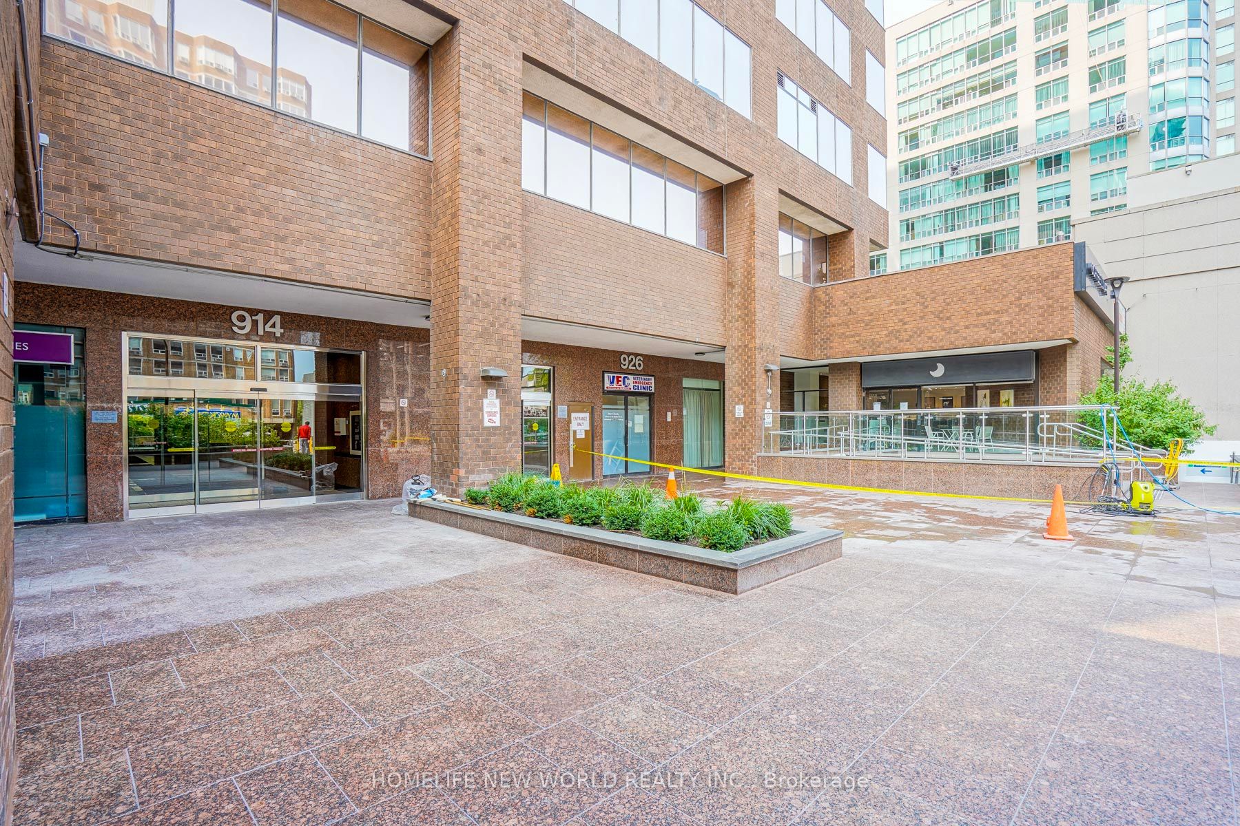920 Yonge St Property Photo 1