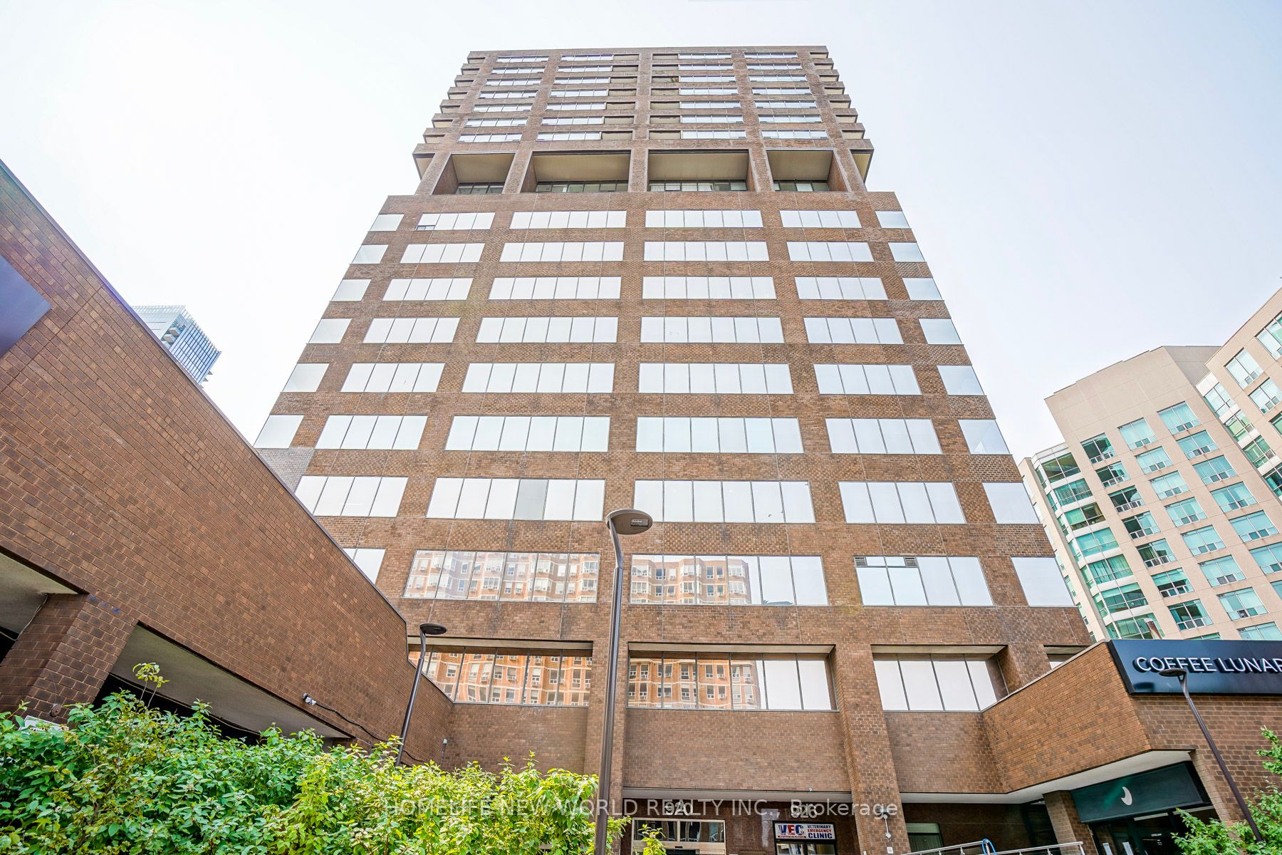 920 Yonge St Property Photo 2