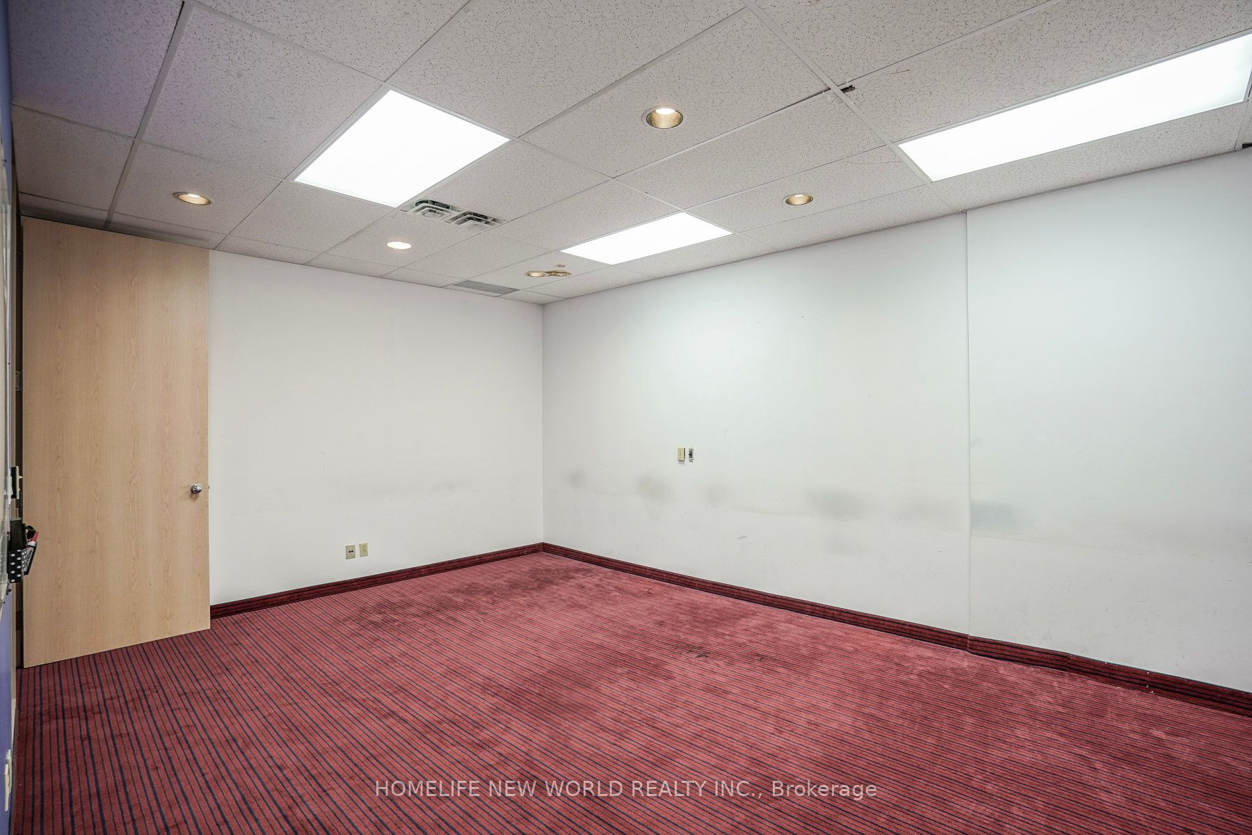 920 Yonge St Property Photo 32