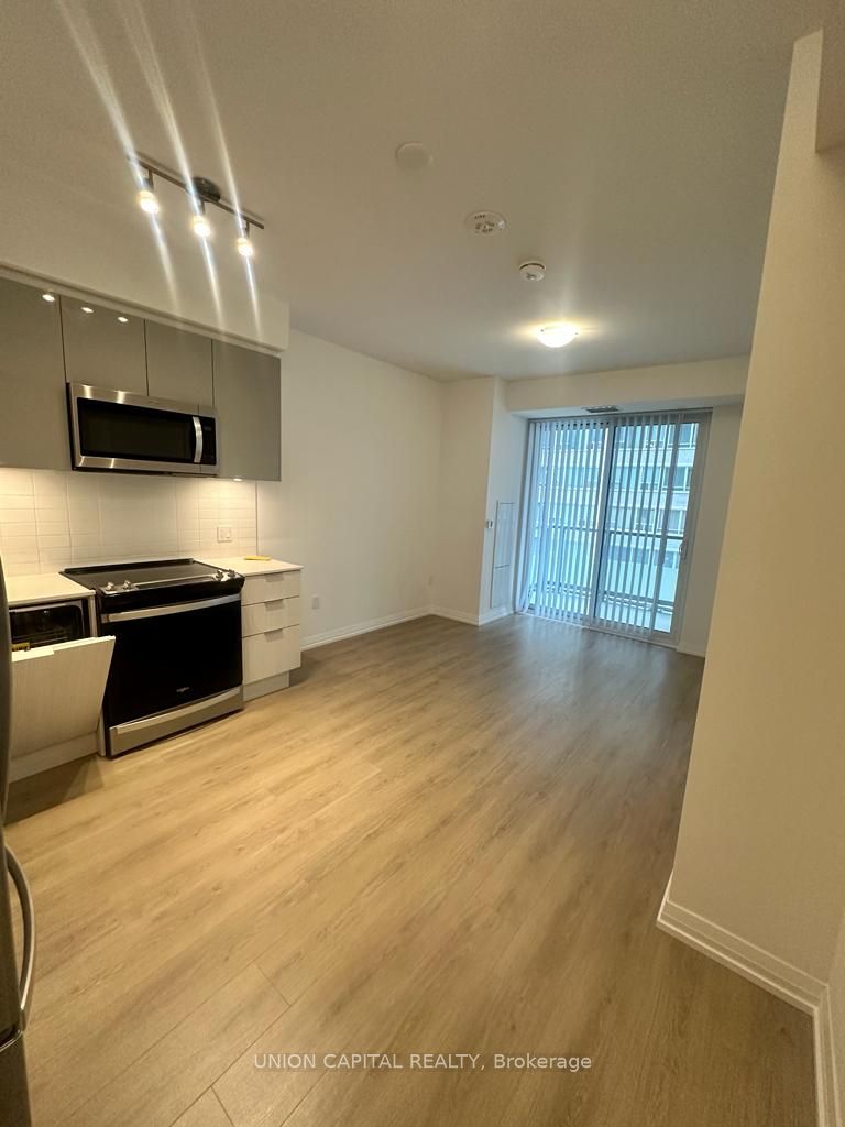 50 Dunfield Ave 16 Property Photo 3