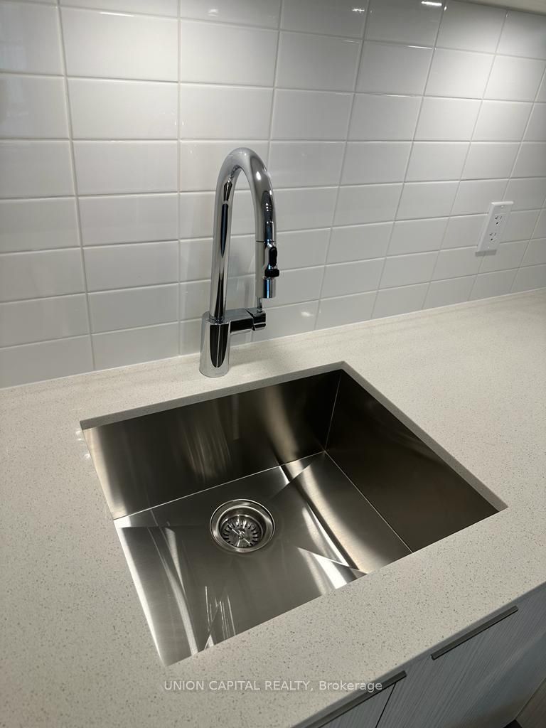 50 Dunfield Ave 16 Property Photo 9