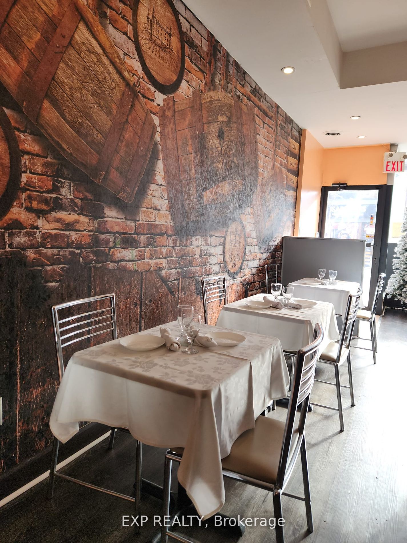 606 Bloor St W Property Photo 9