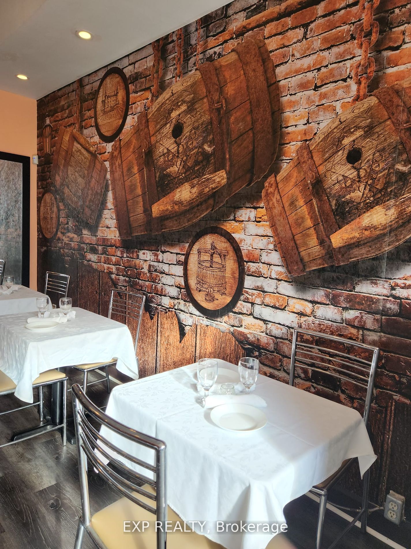 606 Bloor St W Property Photo 11