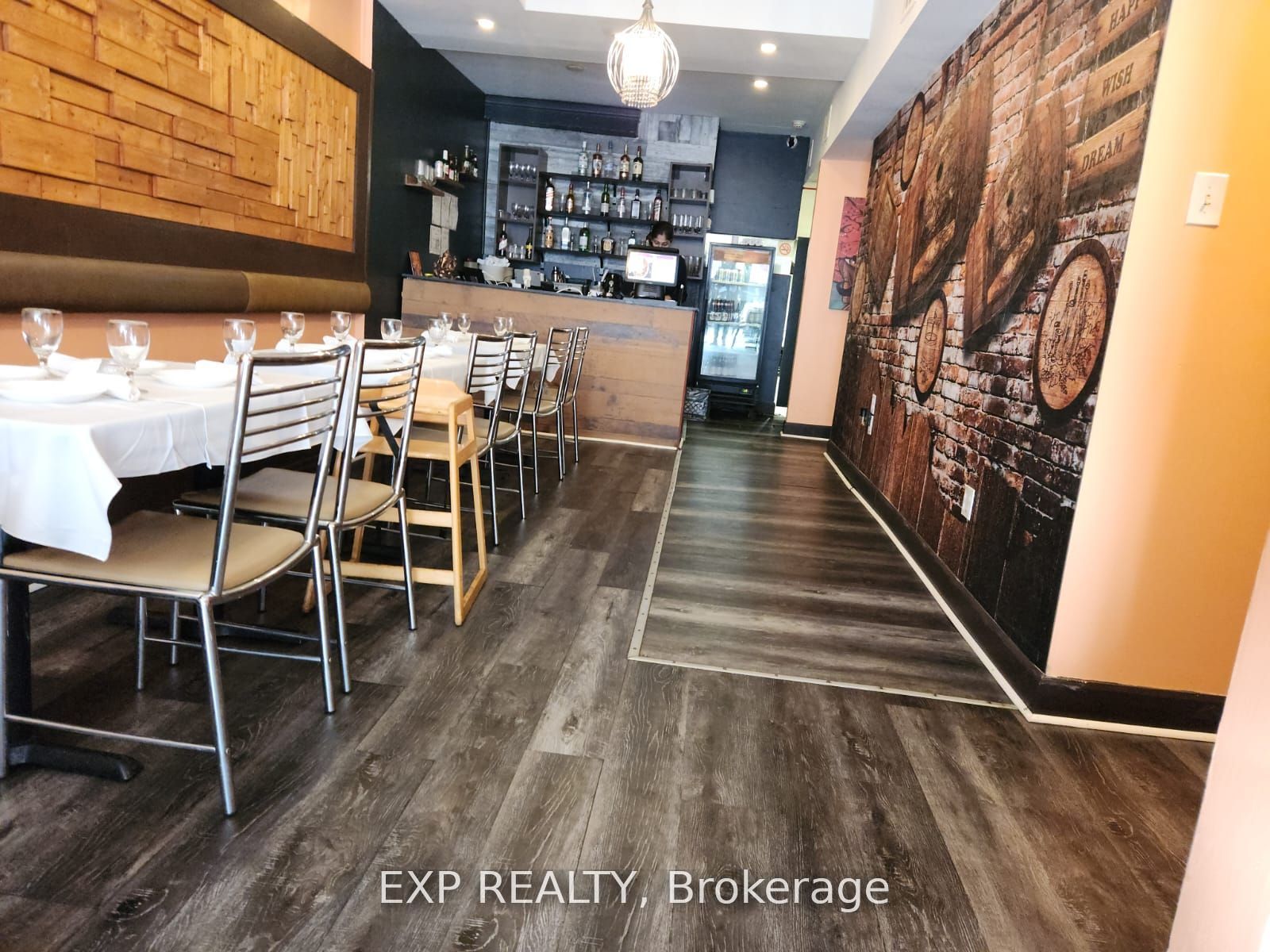 606 Bloor St W Property Photo 15
