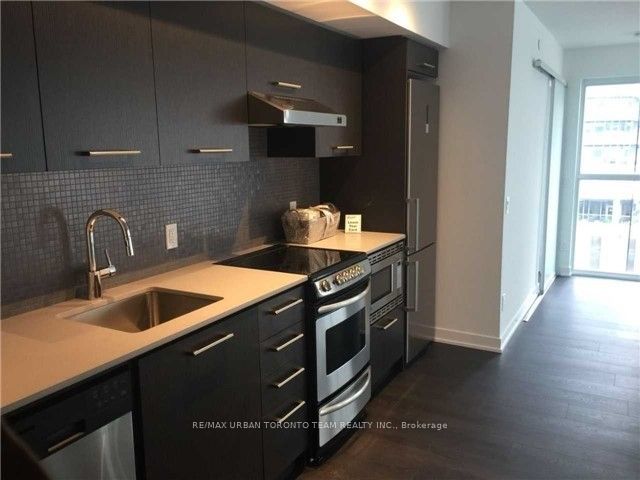 87 Peter St 17 Property Photo 8