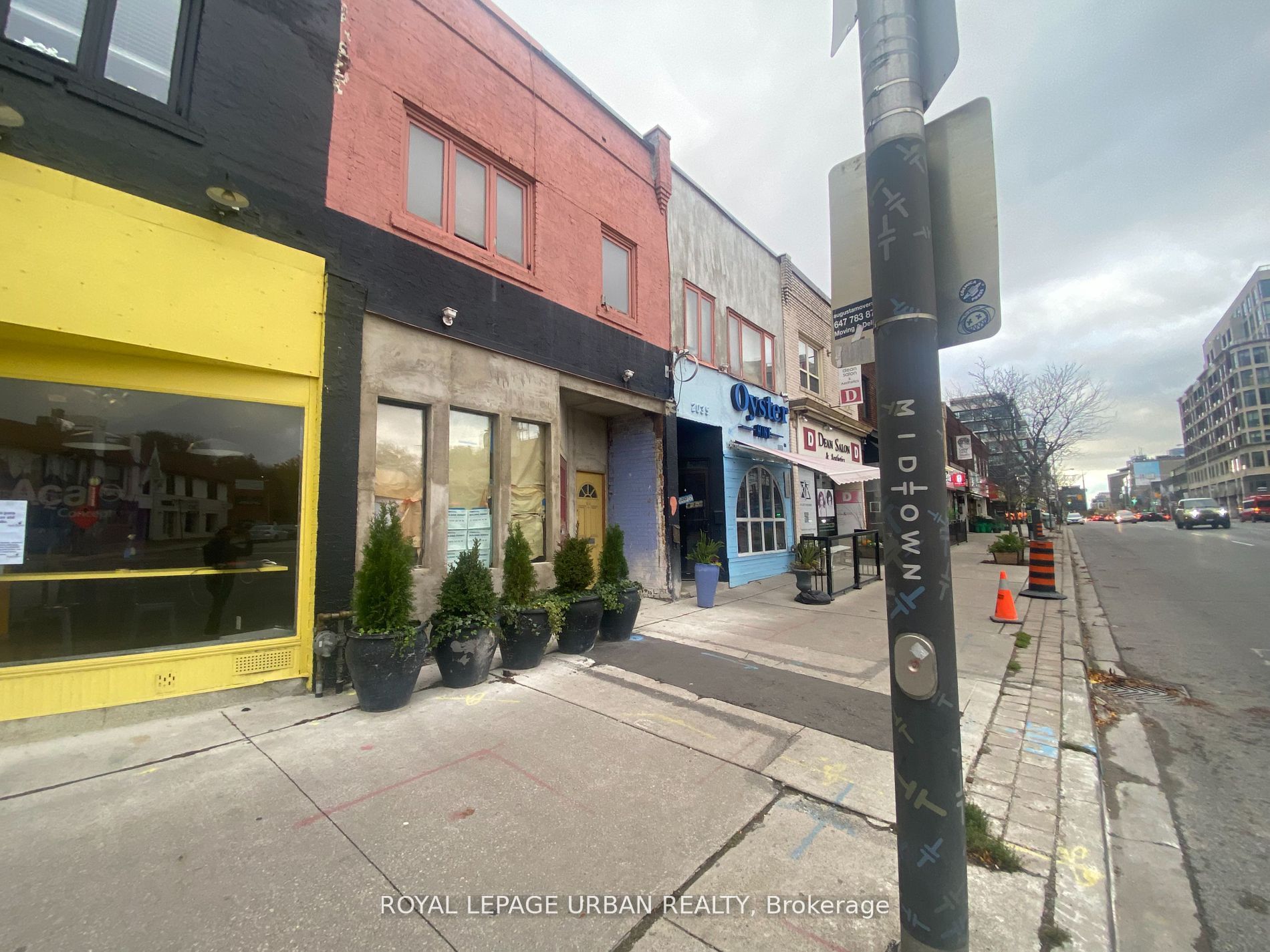 2035 Yonge St Property Photo 2