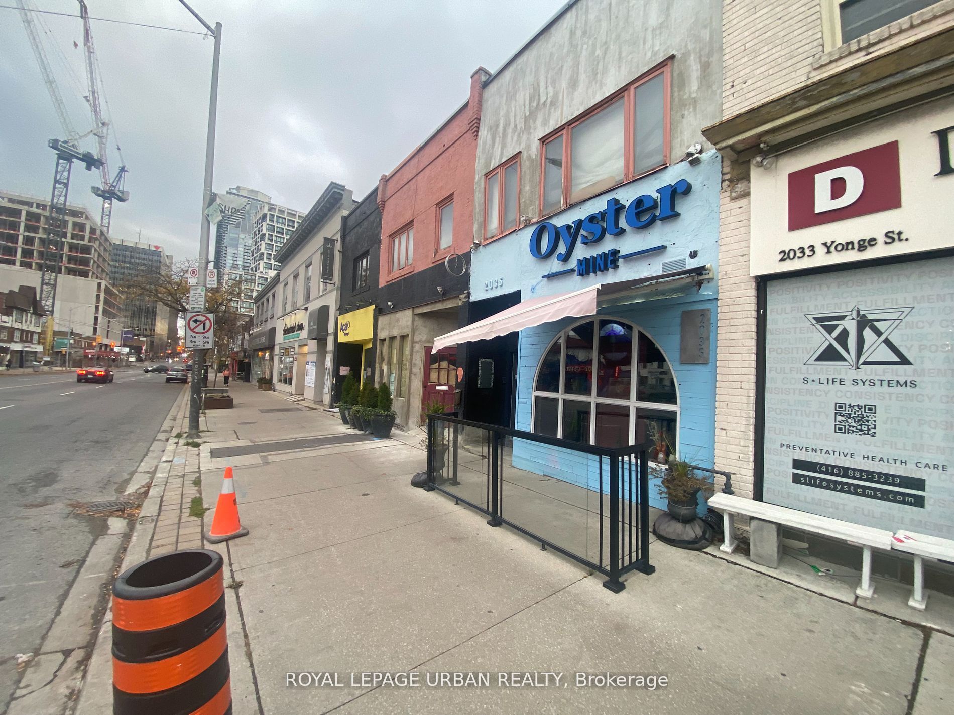 2035 Yonge St Property Photo 4
