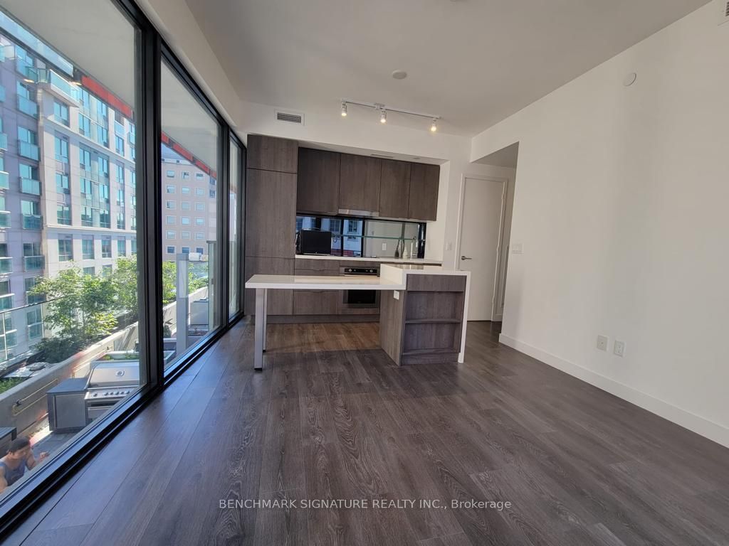 215 Queen St W 11 Property Photo 1