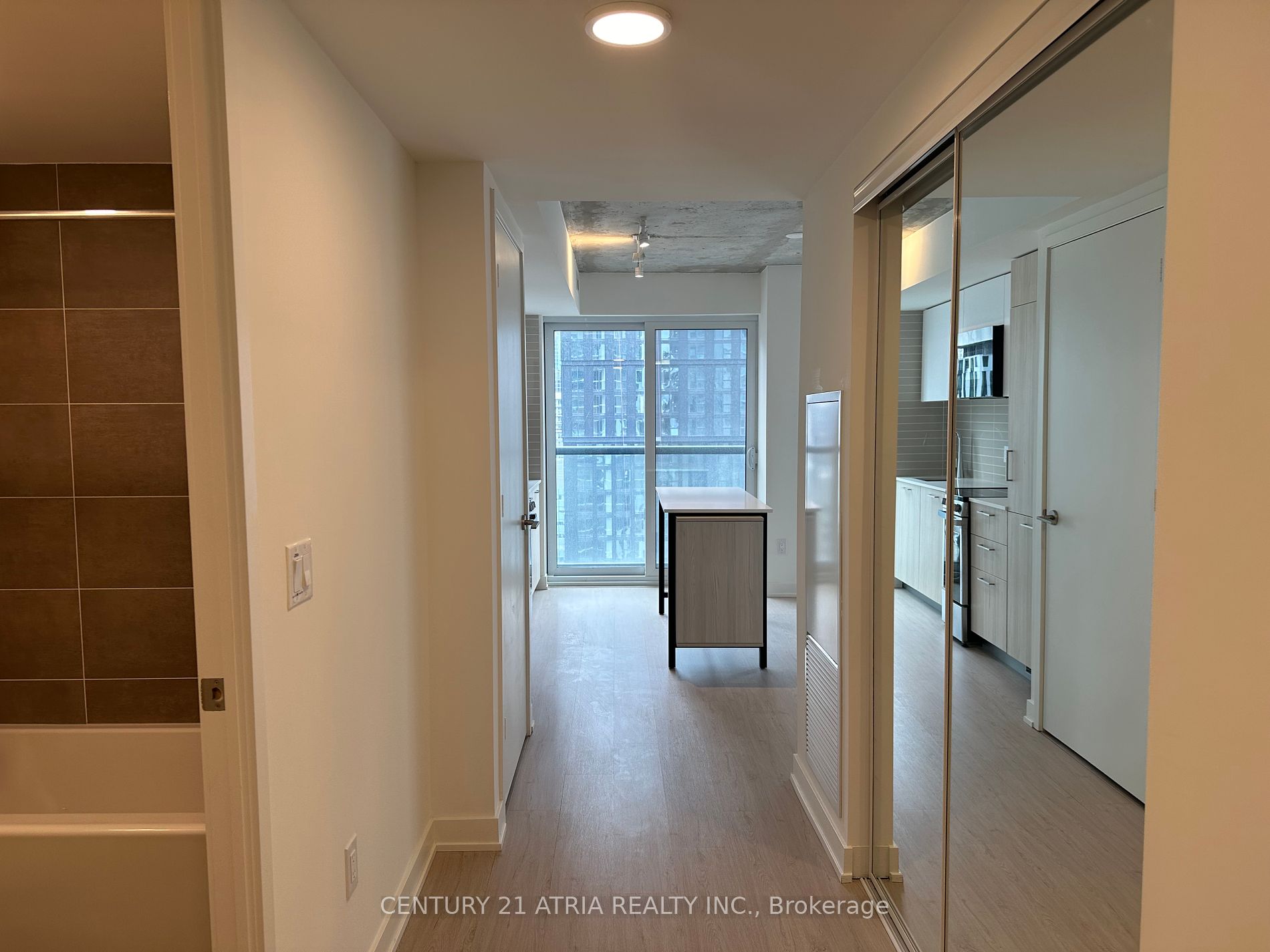 65 Mutual St 06 Property Photo 2