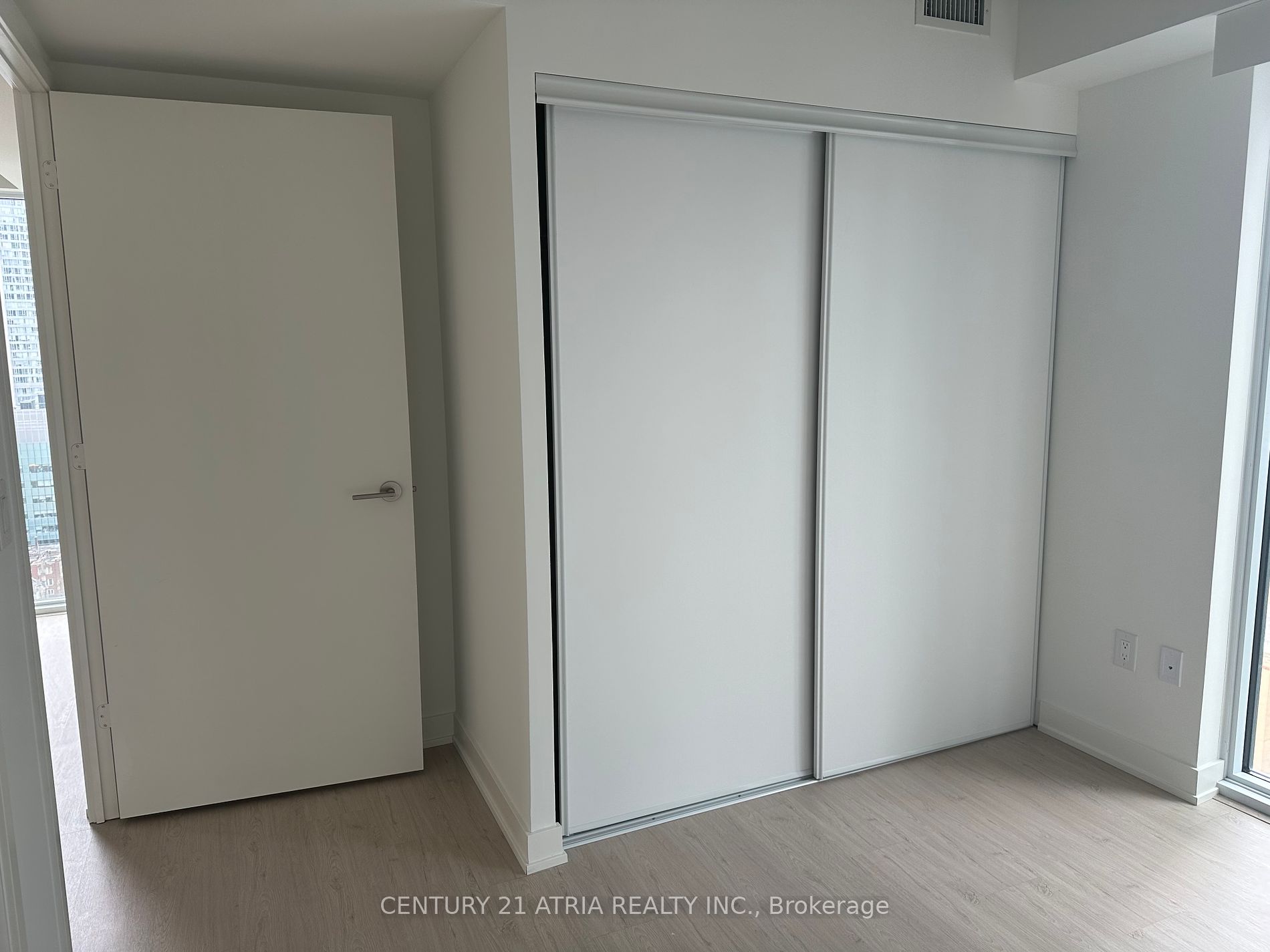 65 Mutual St 06 Property Photo 13