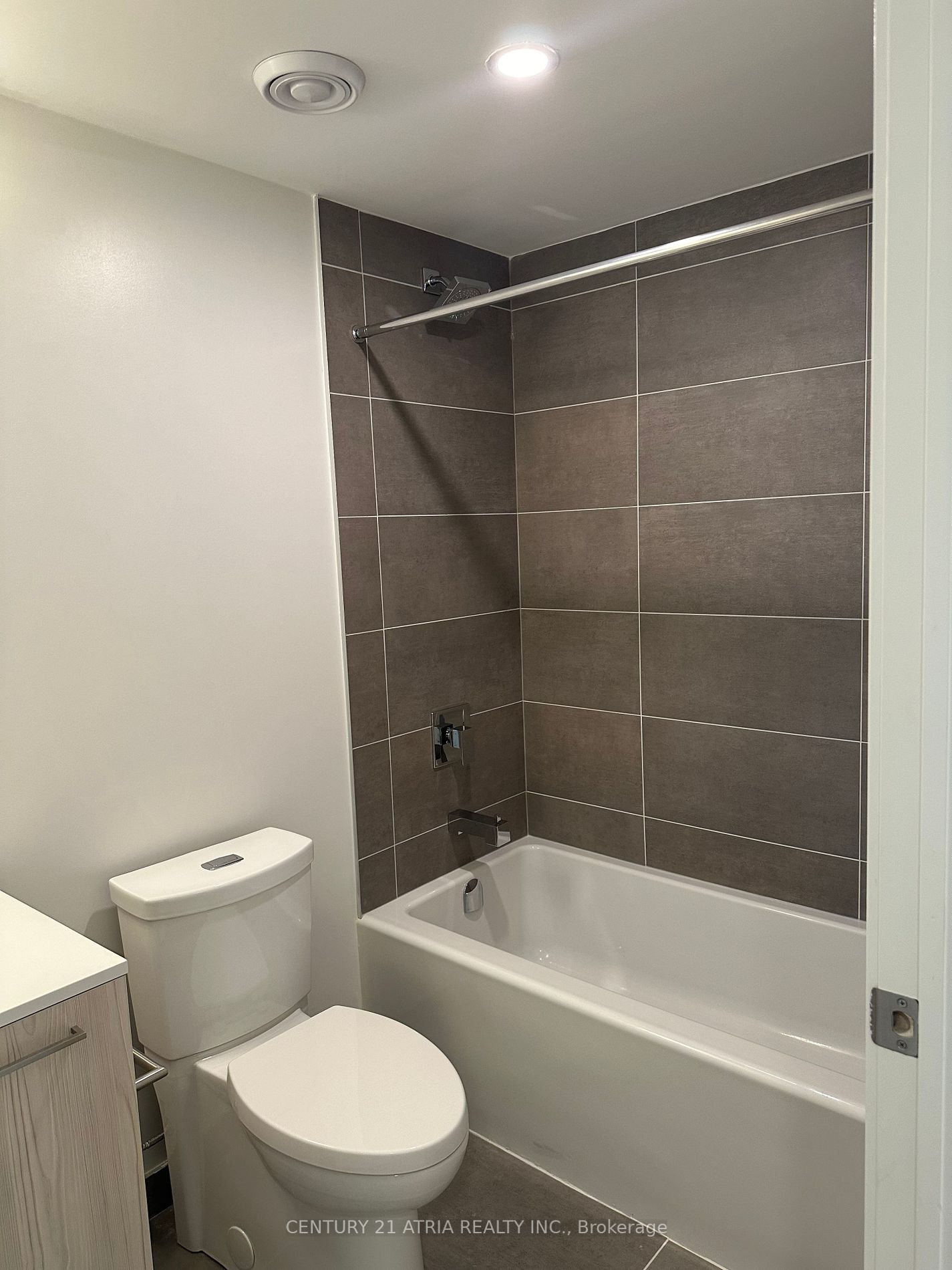 65 Mutual St 06 Property Photo 15