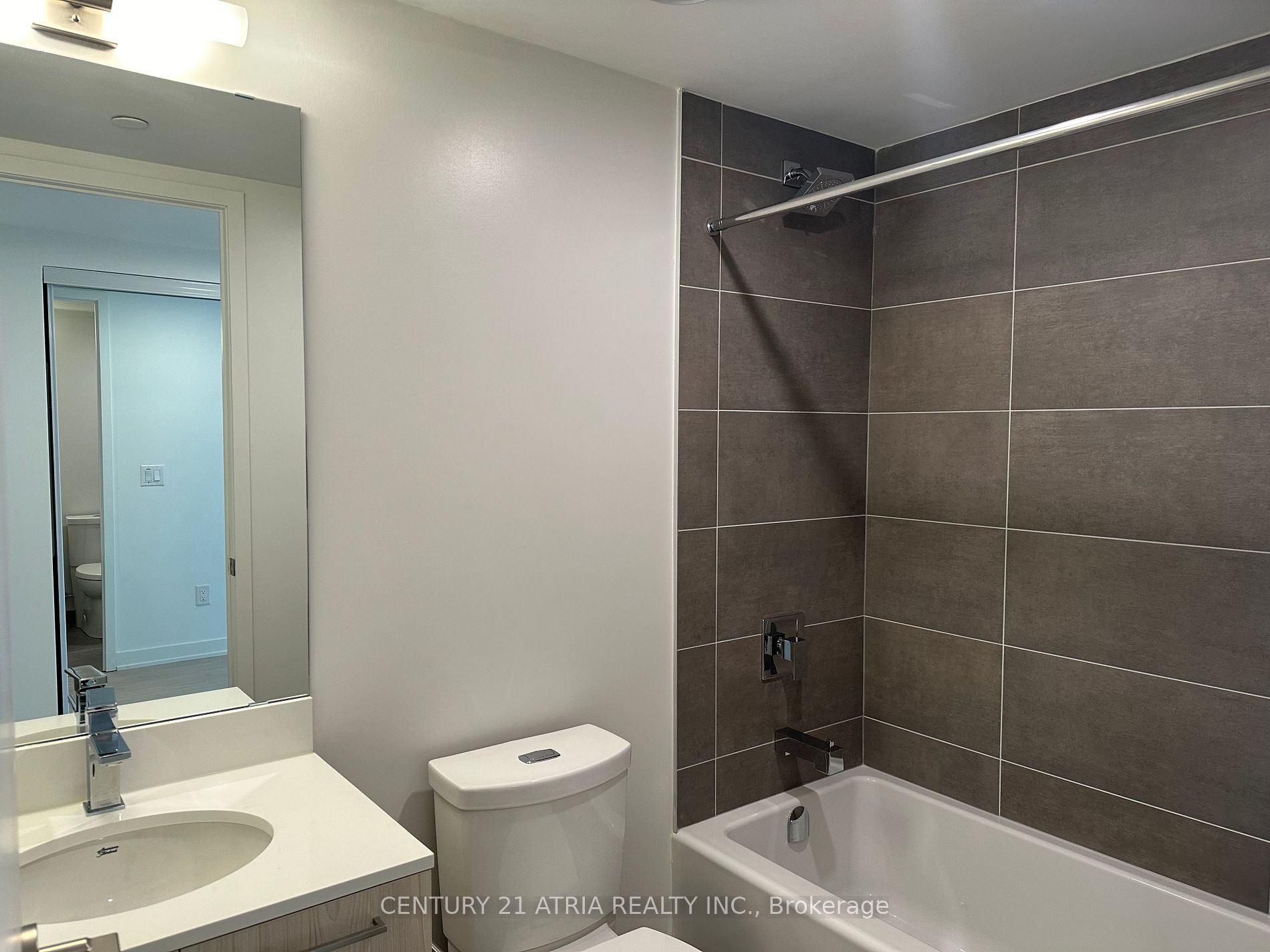 65 Mutual St 06 Property Photo 16