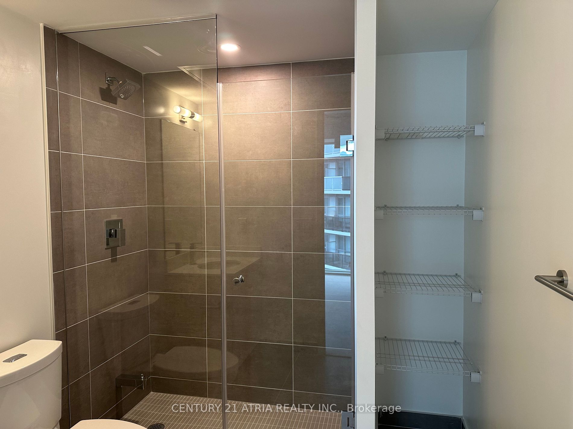 65 Mutual St 06 Property Photo 19