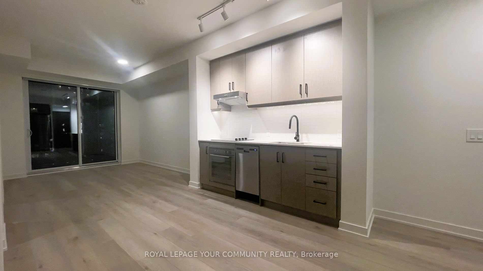 9 Tecumseth St 18 Property Photo 6