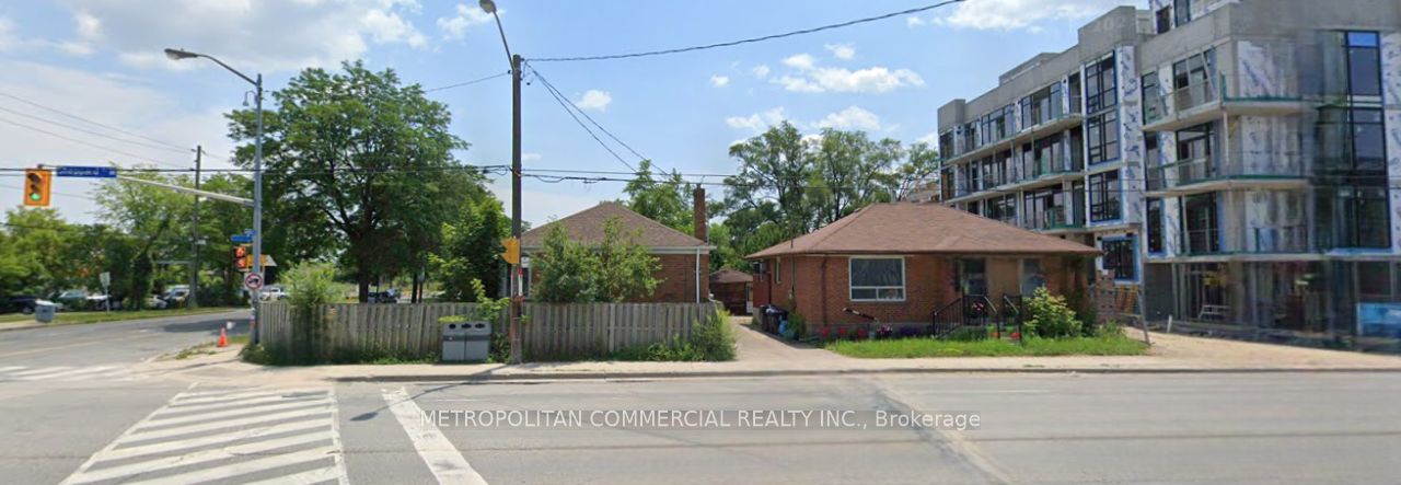 843-845 Sheppard Ave W Property Photo 3