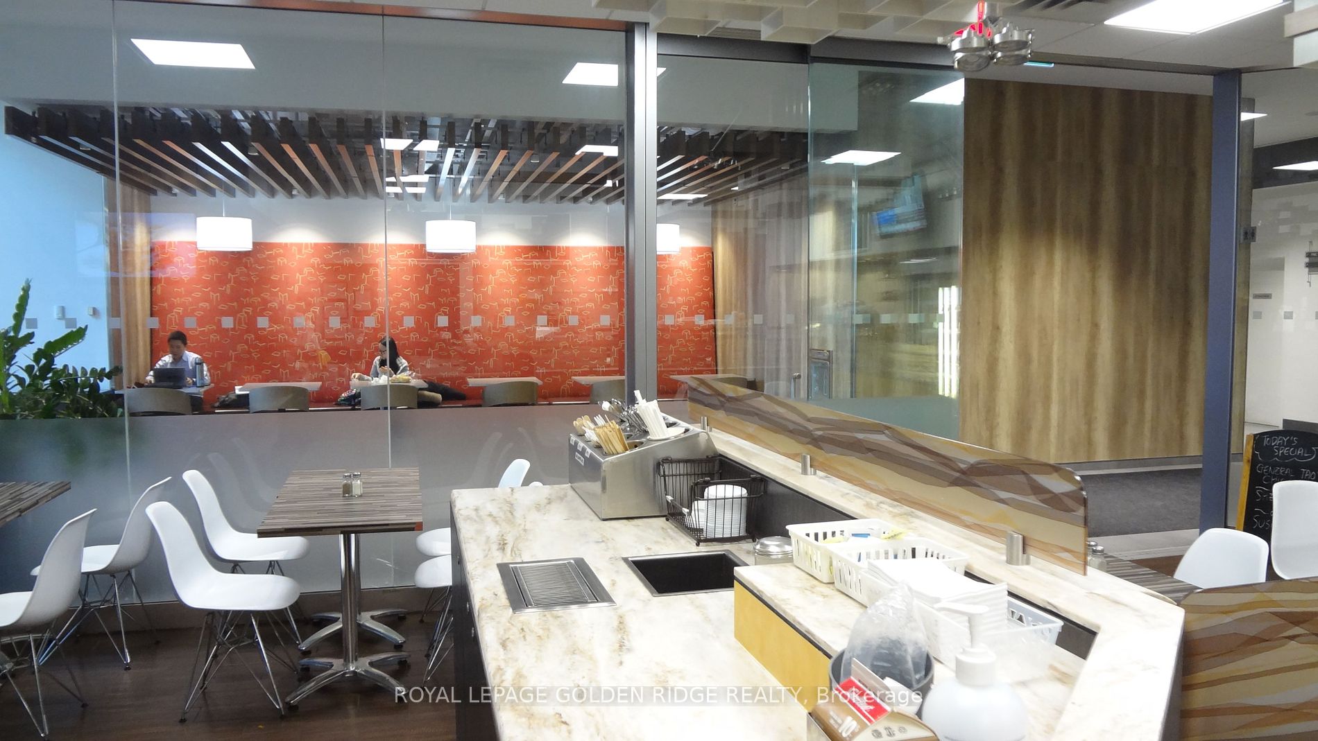 5255 Yonge St Property Photo 2