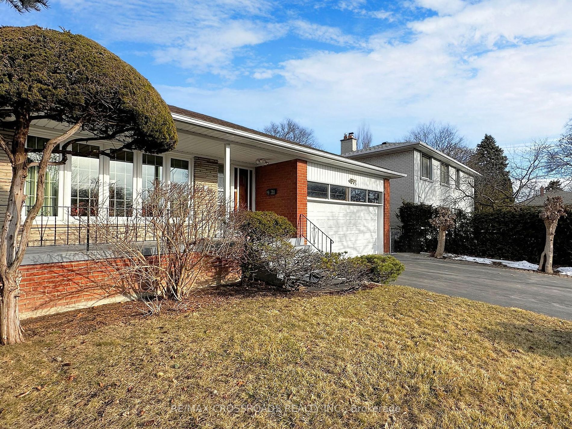 45 Pineway Blvd Property Photo 1