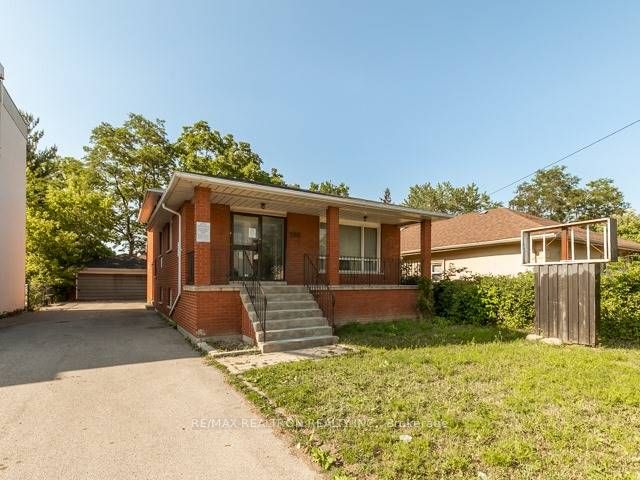 290 Sheppard Ave W Property Photo 6