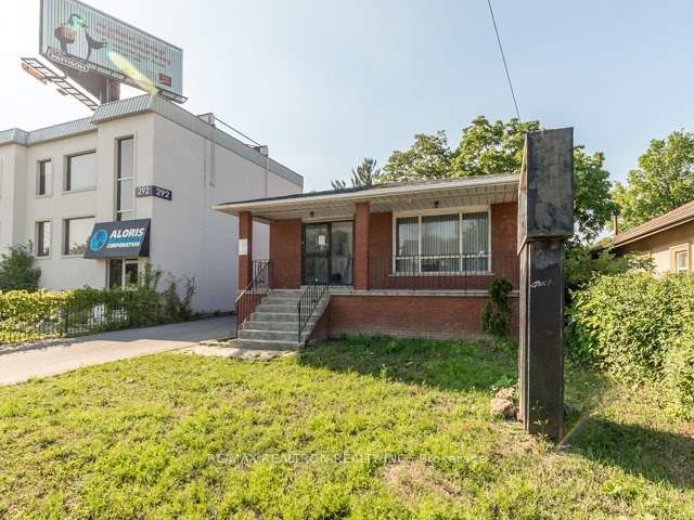 290 Sheppard Ave W Property Photo 7