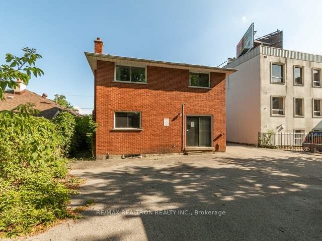 290 Sheppard Ave W Property Photo 9