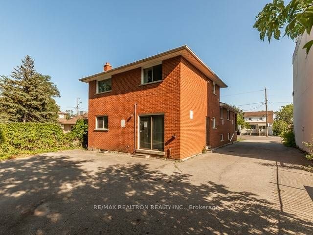 290 Sheppard Ave W Property Photo 10