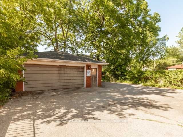 290 Sheppard Ave W Property Photo 11