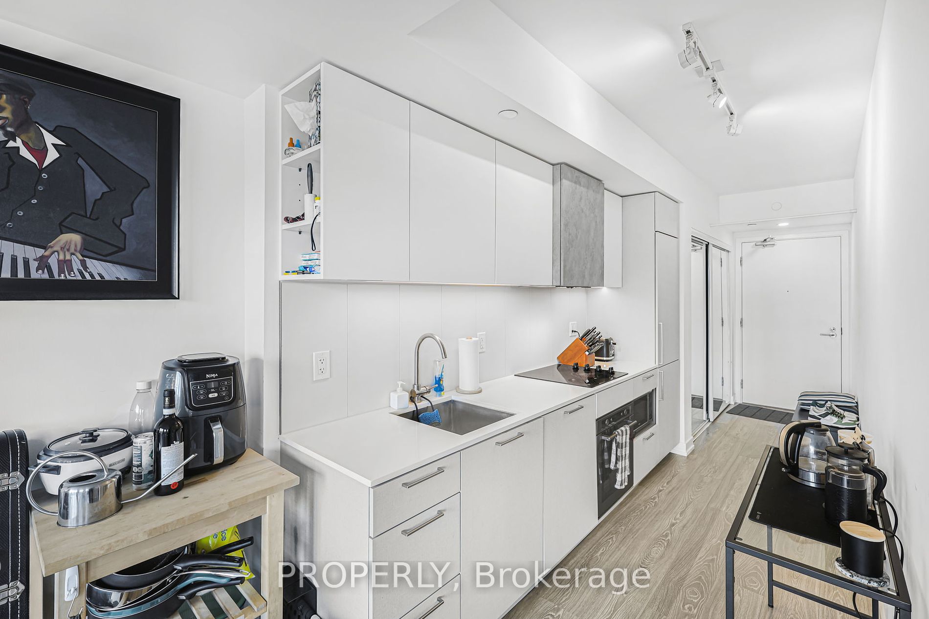 19 Western Battery Rd 19 Property Photo 4