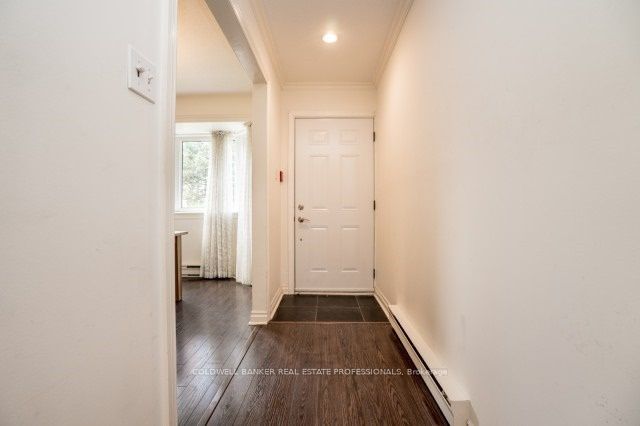 570 Wellington St W 2 Property Photo 4
